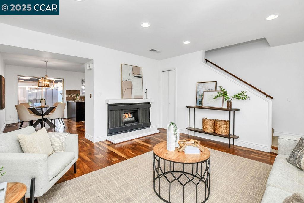 Detail Gallery Image 5 of 26 For 1288 Pine Creek Way #G,  Concord,  CA 94520 - 2 Beds | 1/1 Baths