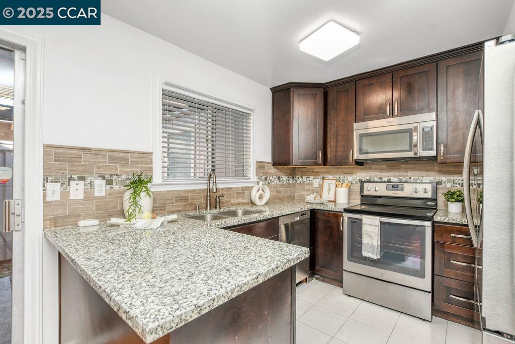 Detail Gallery Image 7 of 26 For 1288 Pine Creek Way #G,  Concord,  CA 94520 - 2 Beds | 1/1 Baths