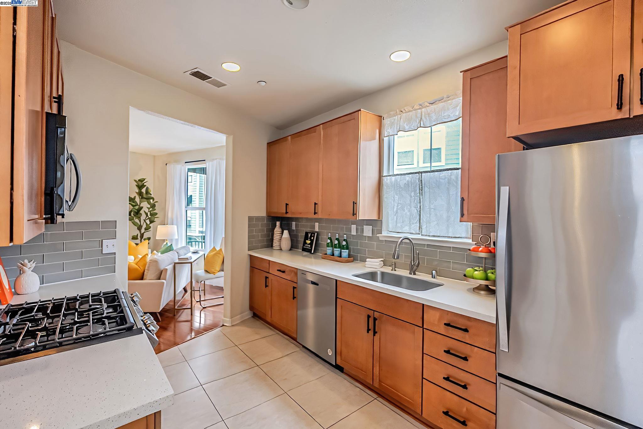 646 arcadia, Hayward, California 94541, 2 Bedrooms Bedrooms, 6 Rooms Rooms,2 BathroomsBathrooms,Residential,For Sale,646 arcadia,41089724