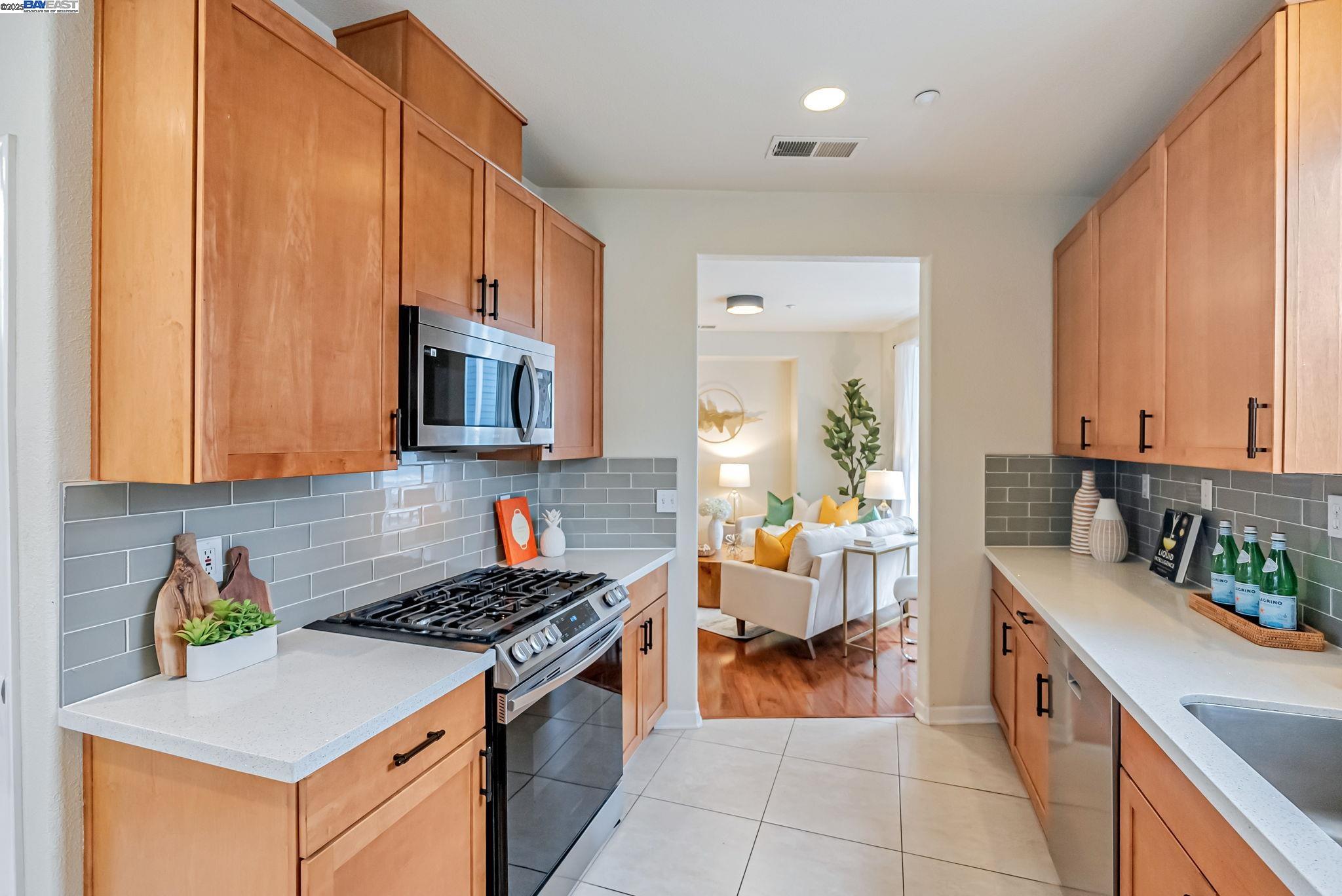 646 arcadia, Hayward, California 94541, 2 Bedrooms Bedrooms, 6 Rooms Rooms,2 BathroomsBathrooms,Residential,For Sale,646 arcadia,41089724