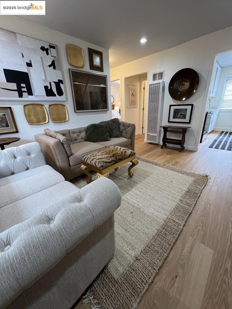 Detail Gallery Image 2 of 11 For 1728 7th St #C,  Berkeley,  CA 94710 - 2 Beds | 1 Baths