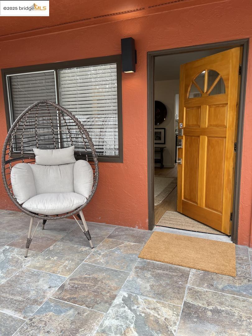 Detail Gallery Image 9 of 11 For 1728 7th St #C,  Berkeley,  CA 94710 - 2 Beds | 1 Baths