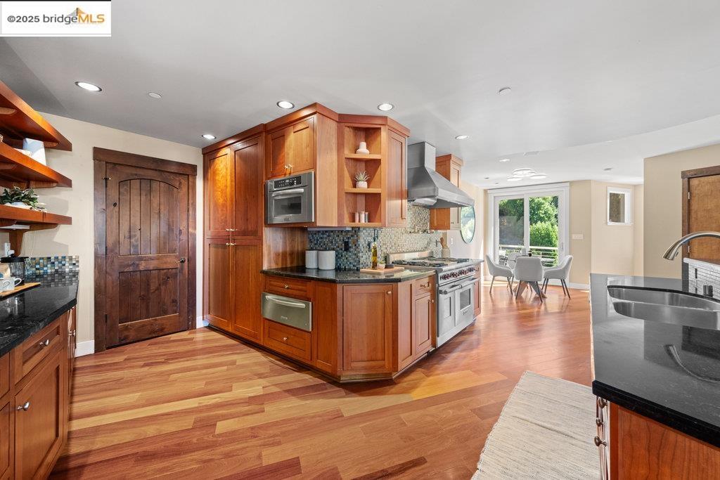 Detail Gallery Image 15 of 59 For 1991 Tunnel Rd, Berkeley,  CA 94705 - 4 Beds | 4 Baths