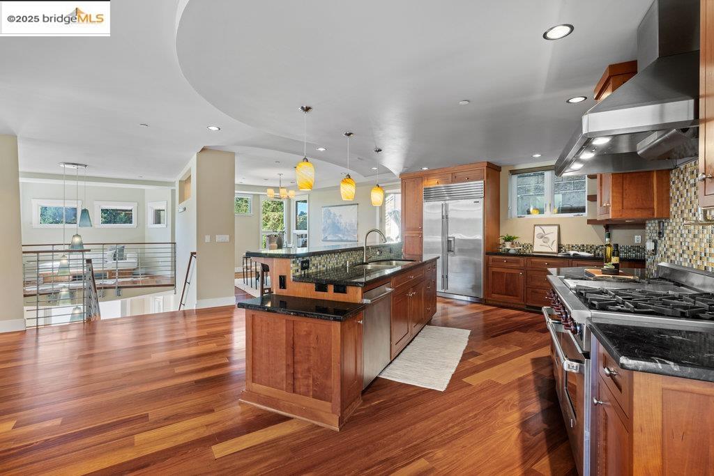 Detail Gallery Image 16 of 59 For 1991 Tunnel Rd, Berkeley,  CA 94705 - 4 Beds | 4 Baths