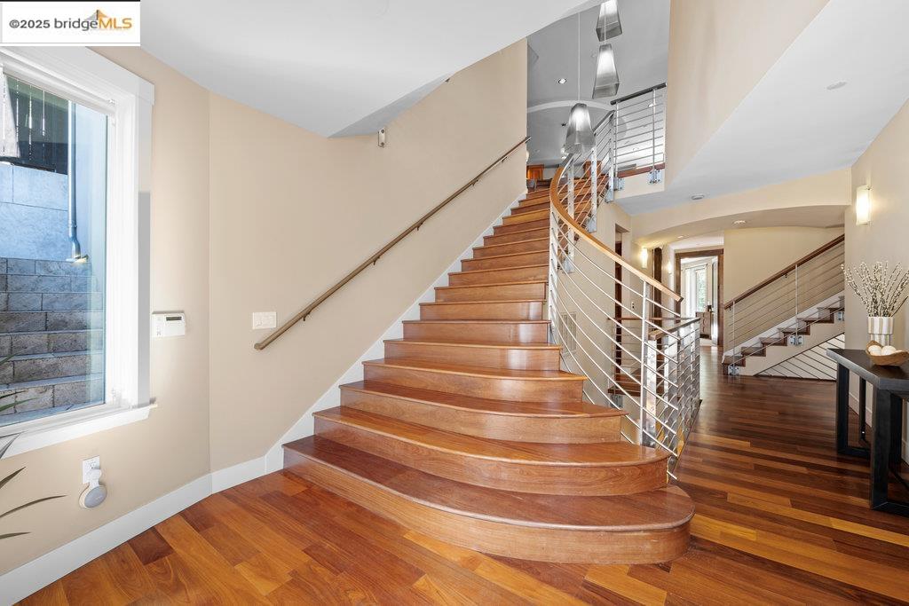 Detail Gallery Image 22 of 59 For 1991 Tunnel Rd, Berkeley,  CA 94705 - 4 Beds | 4 Baths
