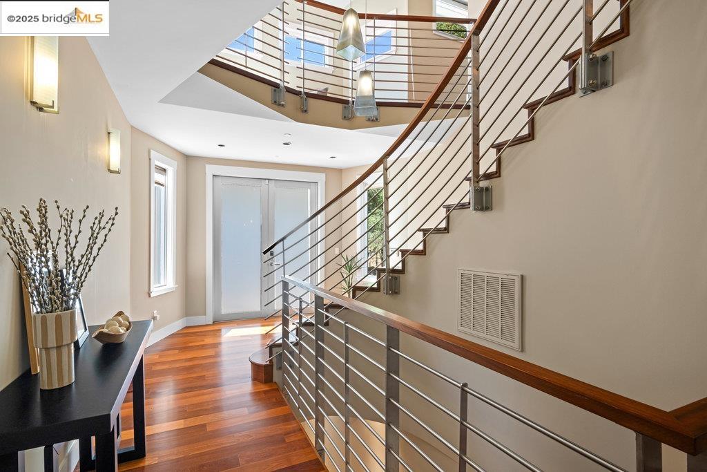 Detail Gallery Image 23 of 59 For 1991 Tunnel Rd, Berkeley,  CA 94705 - 4 Beds | 4 Baths