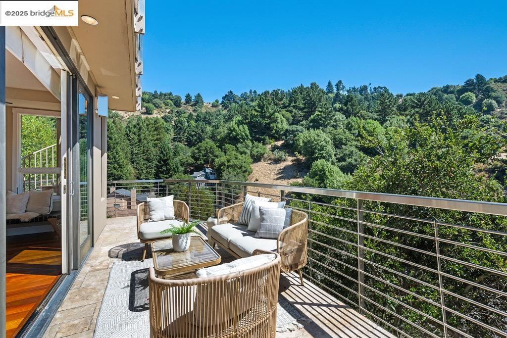 Detail Gallery Image 25 of 59 For 1991 Tunnel Rd, Berkeley,  CA 94705 - 4 Beds | 4 Baths