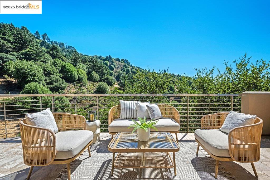 Detail Gallery Image 26 of 59 For 1991 Tunnel Rd, Berkeley,  CA 94705 - 4 Beds | 4 Baths