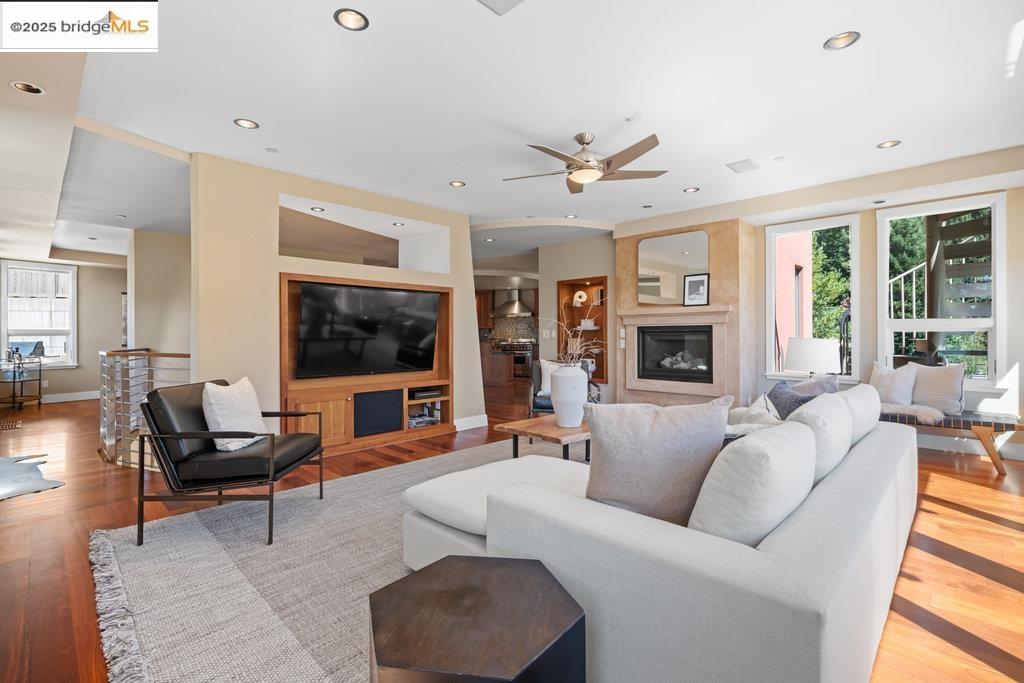 Detail Gallery Image 4 of 59 For 1991 Tunnel Rd, Berkeley,  CA 94705 - 4 Beds | 4 Baths