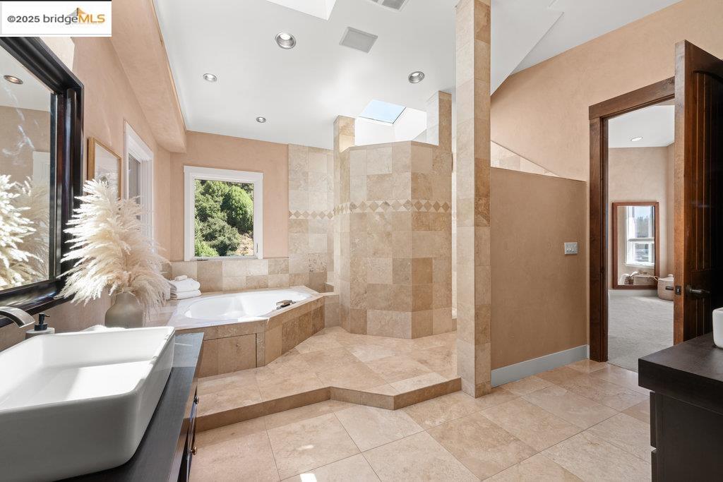 Detail Gallery Image 35 of 59 For 1991 Tunnel Rd, Berkeley,  CA 94705 - 4 Beds | 4 Baths