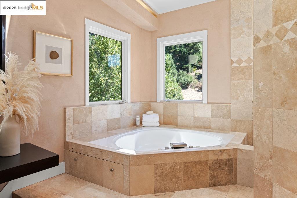 Detail Gallery Image 36 of 59 For 1991 Tunnel Rd, Berkeley,  CA 94705 - 4 Beds | 4 Baths