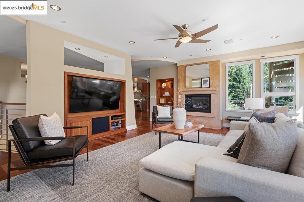 Detail Gallery Image 5 of 59 For 1991 Tunnel Rd, Berkeley,  CA 94705 - 4 Beds | 4 Baths