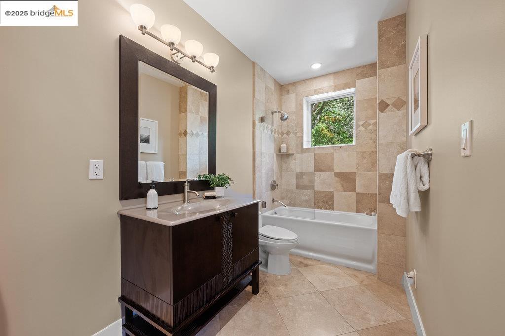 Detail Gallery Image 41 of 59 For 1991 Tunnel Rd, Berkeley,  CA 94705 - 4 Beds | 4 Baths