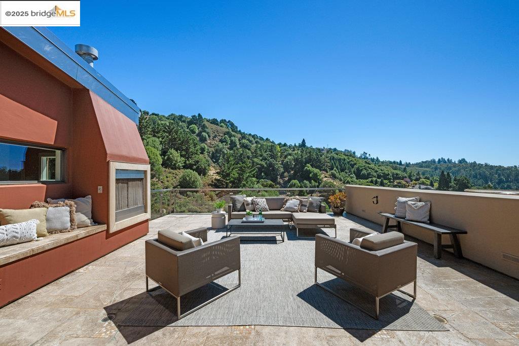 Detail Gallery Image 43 of 59 For 1991 Tunnel Rd, Berkeley,  CA 94705 - 4 Beds | 4 Baths