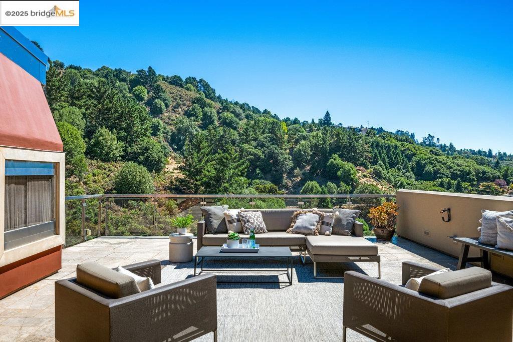 Detail Gallery Image 44 of 59 For 1991 Tunnel Rd, Berkeley,  CA 94705 - 4 Beds | 4 Baths