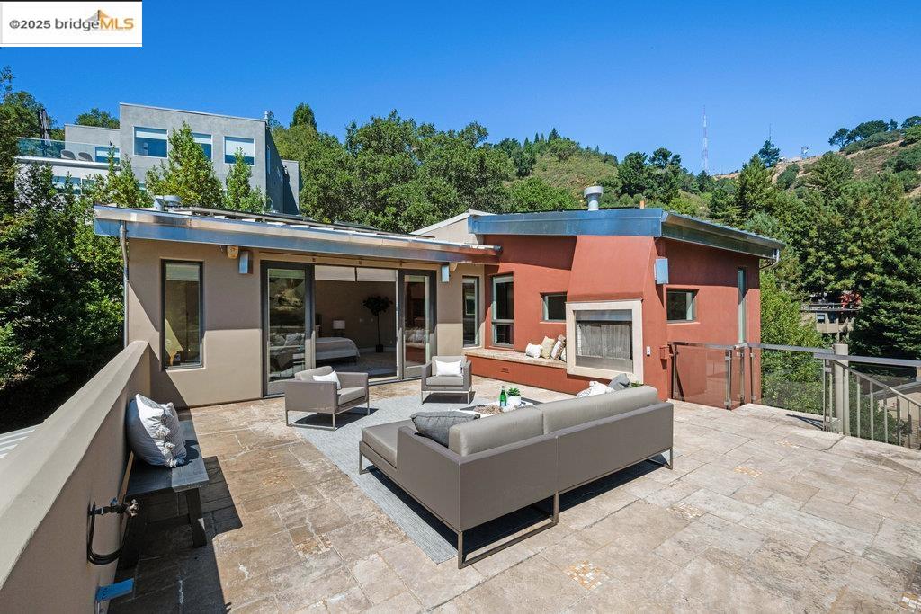 Detail Gallery Image 45 of 59 For 1991 Tunnel Rd, Berkeley,  CA 94705 - 4 Beds | 4 Baths