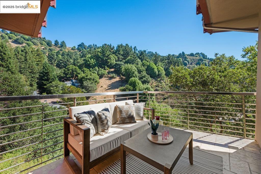 Detail Gallery Image 48 of 59 For 1991 Tunnel Rd, Berkeley,  CA 94705 - 4 Beds | 4 Baths