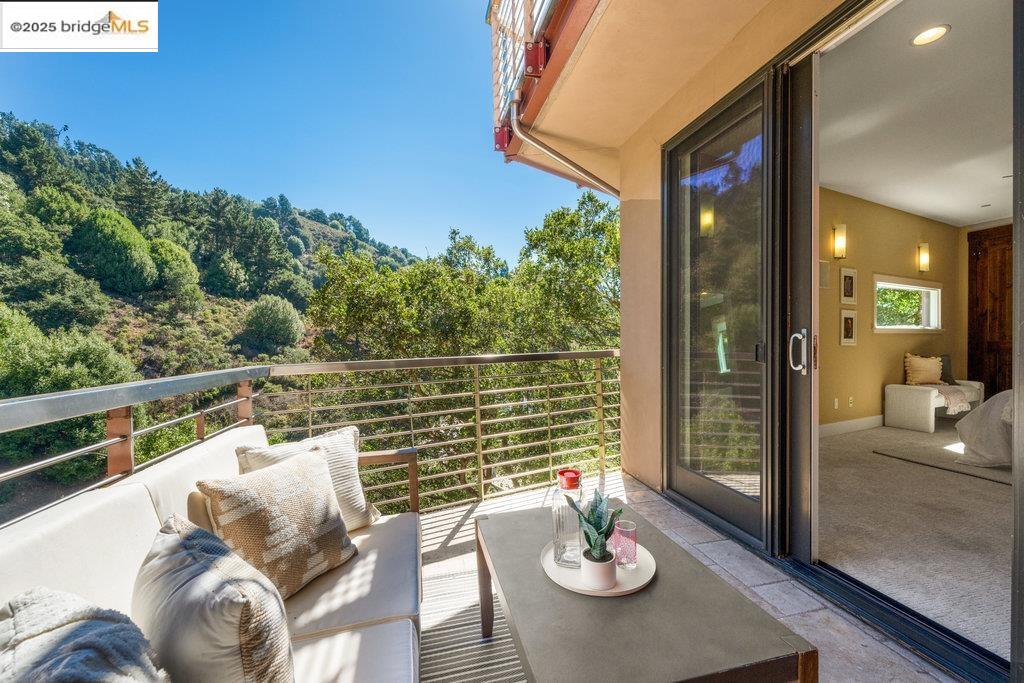 Detail Gallery Image 49 of 59 For 1991 Tunnel Rd, Berkeley,  CA 94705 - 4 Beds | 4 Baths