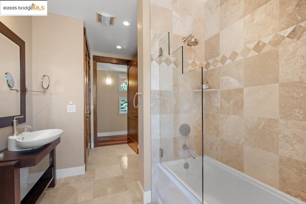 Detail Gallery Image 50 of 59 For 1991 Tunnel Rd, Berkeley,  CA 94705 - 4 Beds | 4 Baths