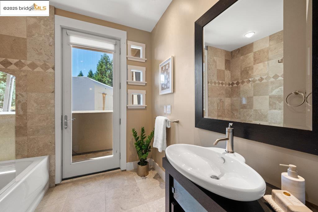 Detail Gallery Image 51 of 59 For 1991 Tunnel Rd, Berkeley,  CA 94705 - 4 Beds | 4 Baths