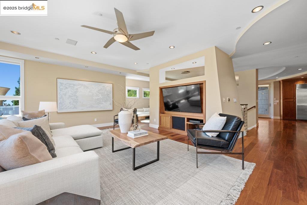 Detail Gallery Image 7 of 59 For 1991 Tunnel Rd, Berkeley,  CA 94705 - 4 Beds | 4 Baths