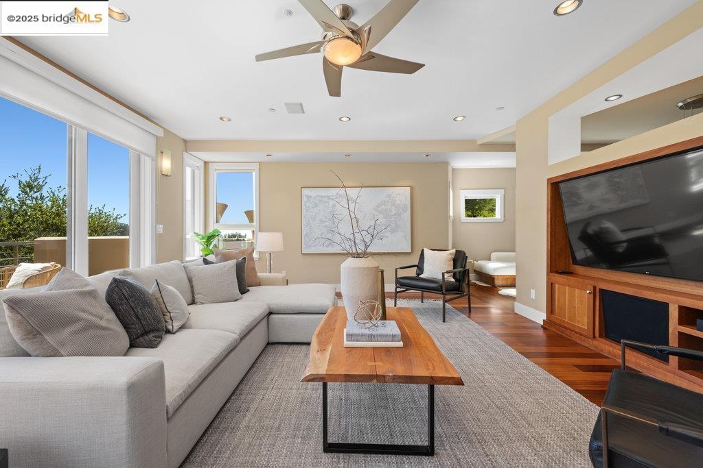 Detail Gallery Image 9 of 59 For 1991 Tunnel Rd, Berkeley,  CA 94705 - 4 Beds | 4 Baths