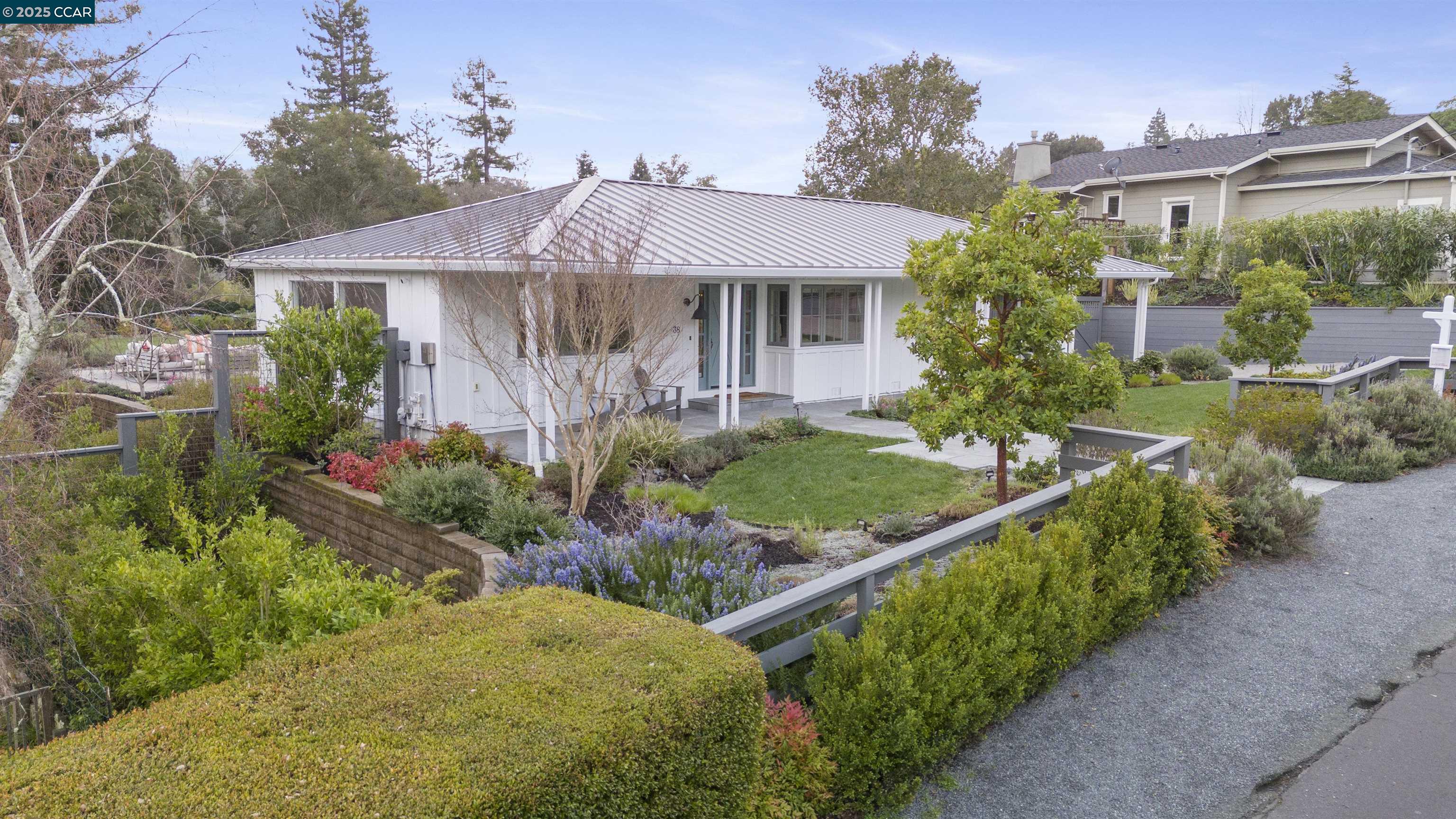 Detail Gallery Image 1 of 1 For 38 Hillcrest Dr, Orinda,  CA 94563 - 3 Beds | 2/1 Baths