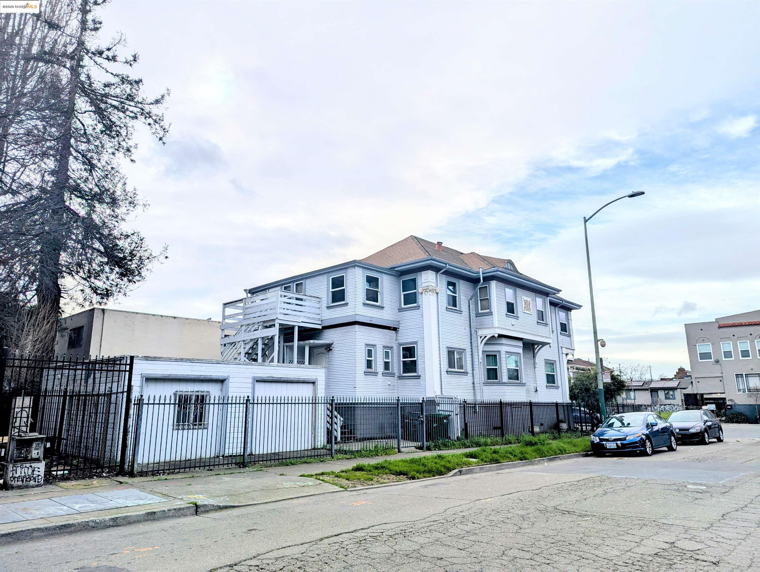 Detail Gallery Image 5 of 6 For 2840 Martin Luther King Jr Way, Oakland,  CA 94609 - – Beds | – Baths