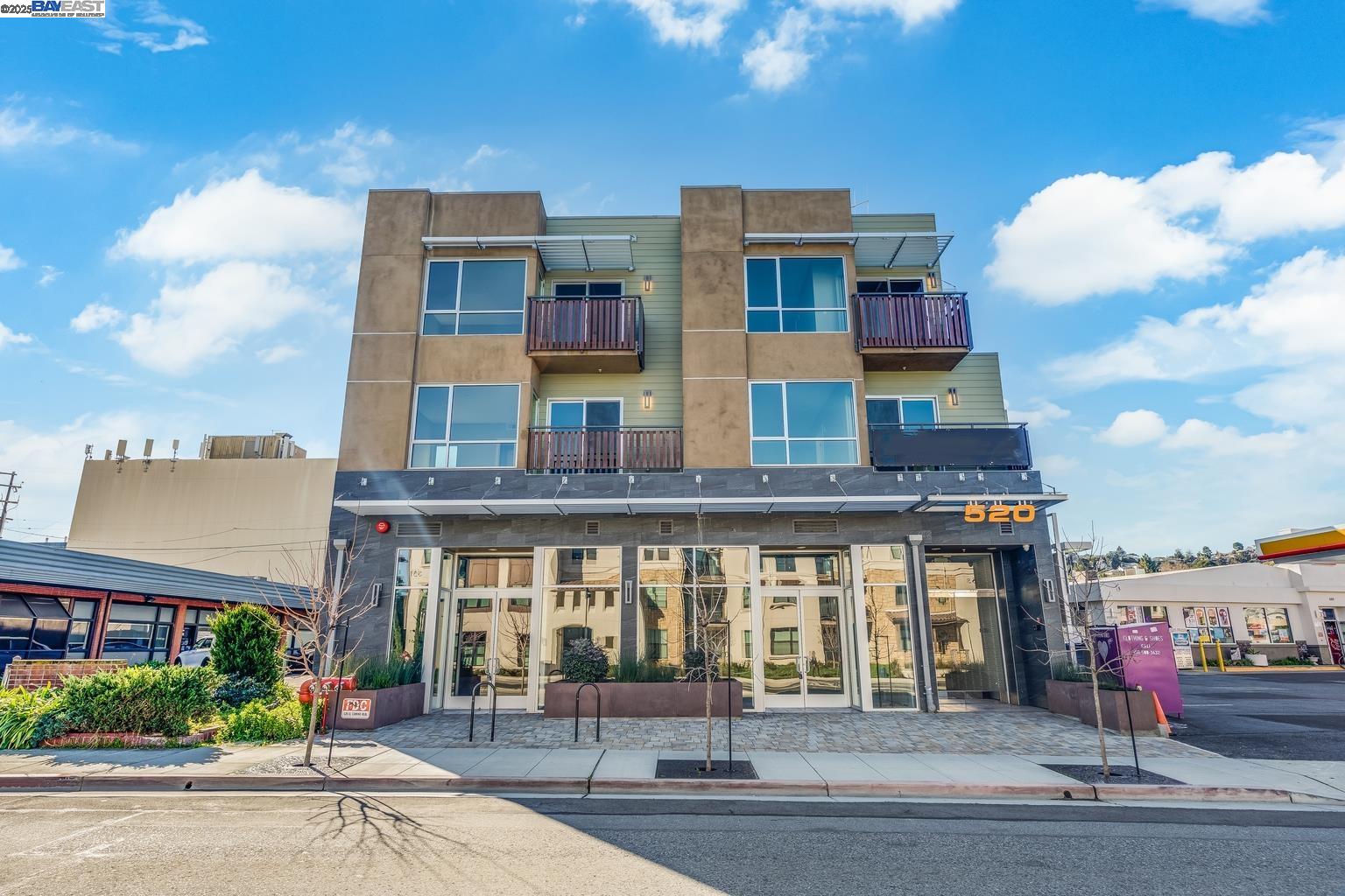 Detail Gallery Image 1 of 26 For 520 El Camino Real #201,  San Carlos,  CA 94070 - 2 Beds | 2 Baths