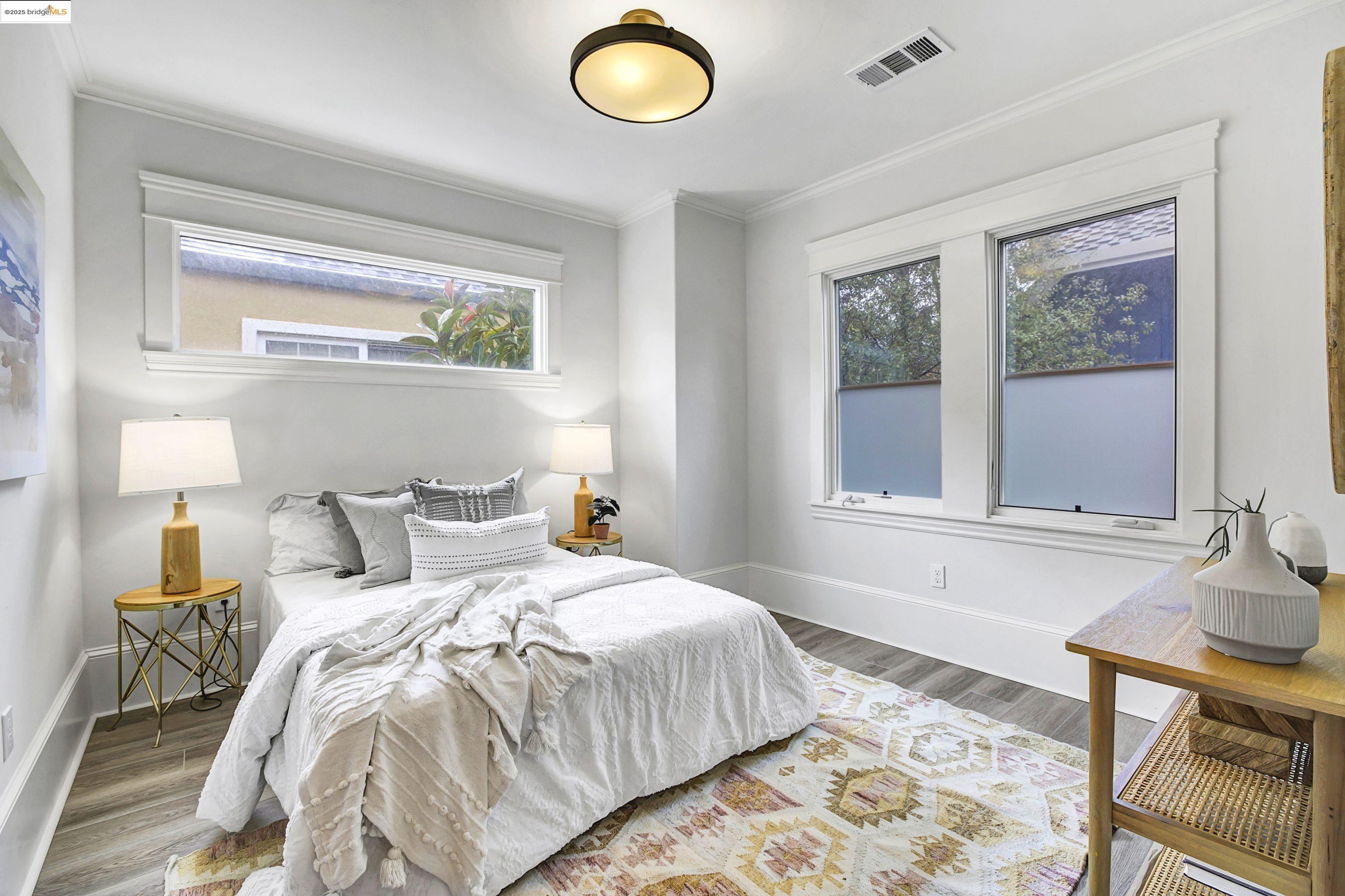 Detail Gallery Image 14 of 39 For 1911 9th St a,  Berkeley,  CA 94710 - 3 Beds | 2/1 Baths