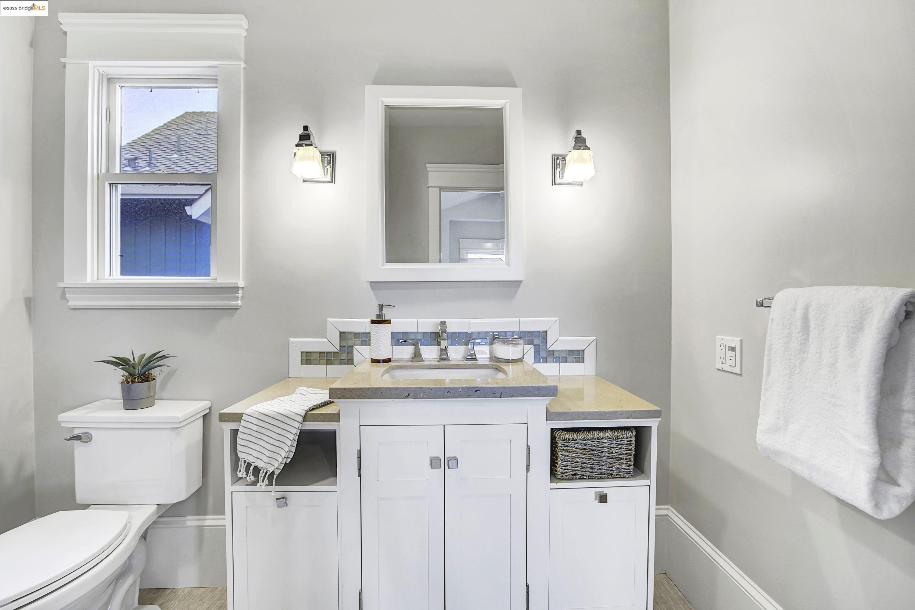 Detail Gallery Image 26 of 39 For 1911 9th St a,  Berkeley,  CA 94710 - 3 Beds | 2/1 Baths