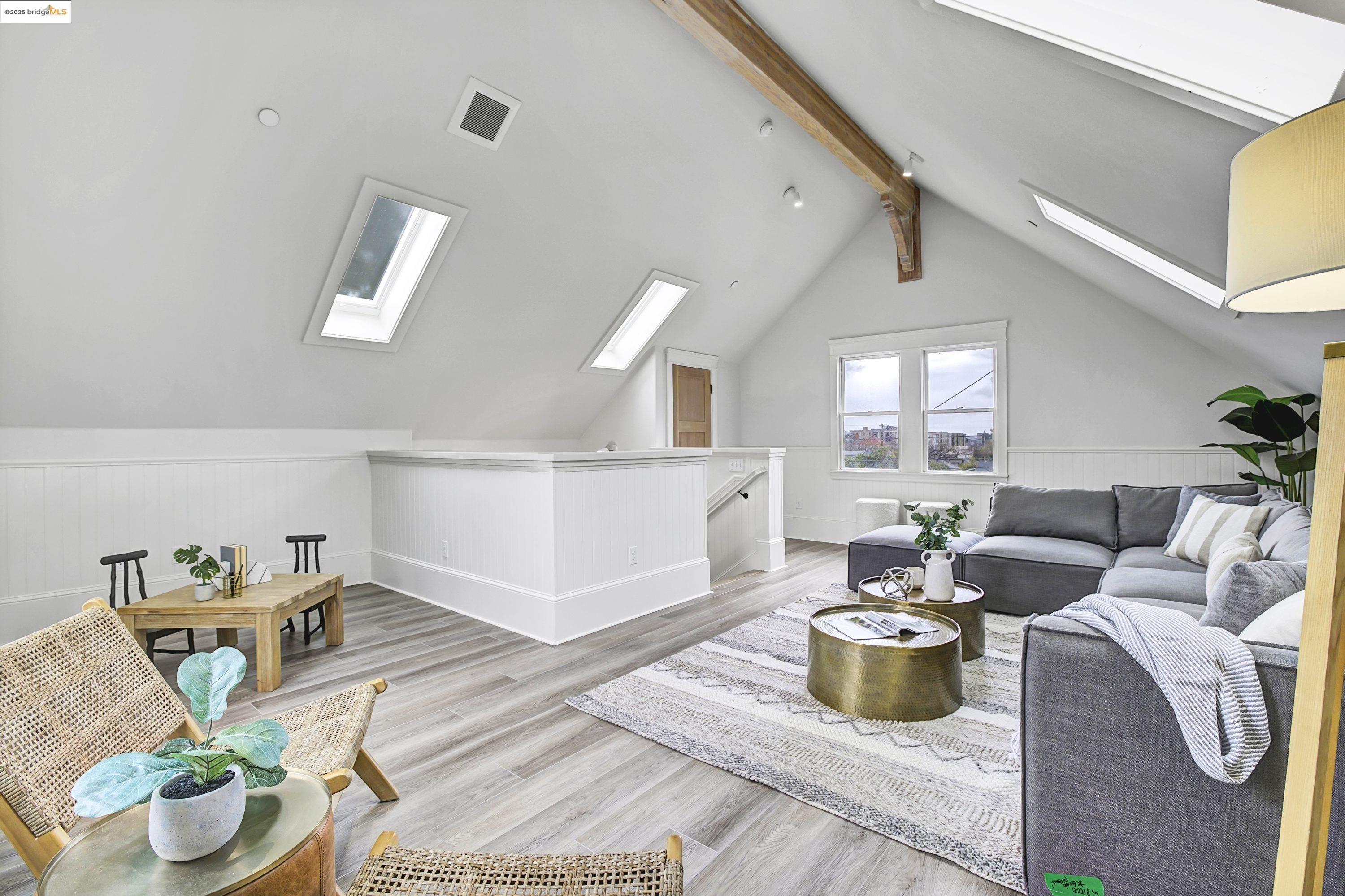 Detail Gallery Image 29 of 39 For 1911 9th St a,  Berkeley,  CA 94710 - 3 Beds | 2/1 Baths