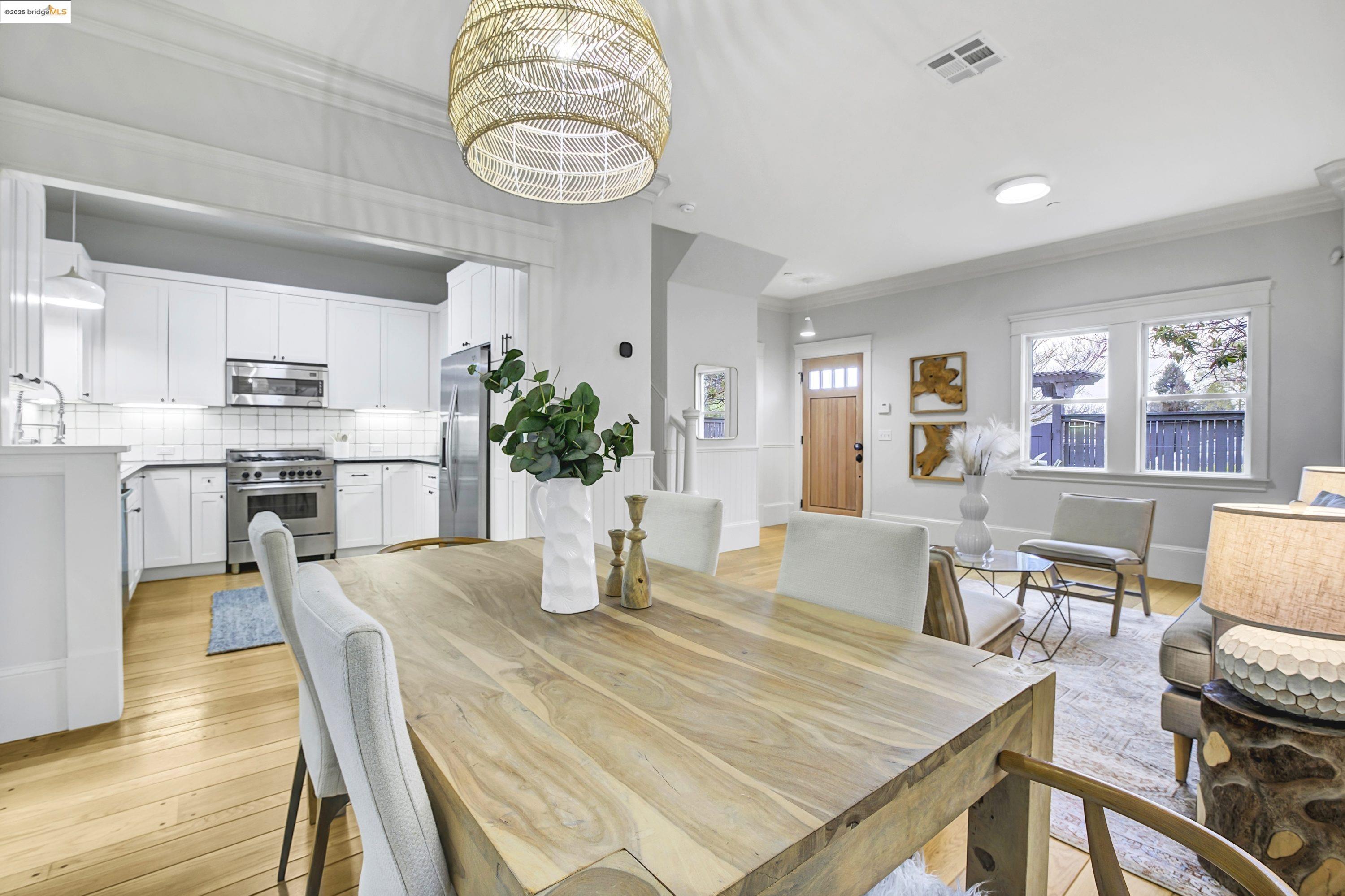 Detail Gallery Image 4 of 39 For 1911 9th St a,  Berkeley,  CA 94710 - 3 Beds | 2/1 Baths