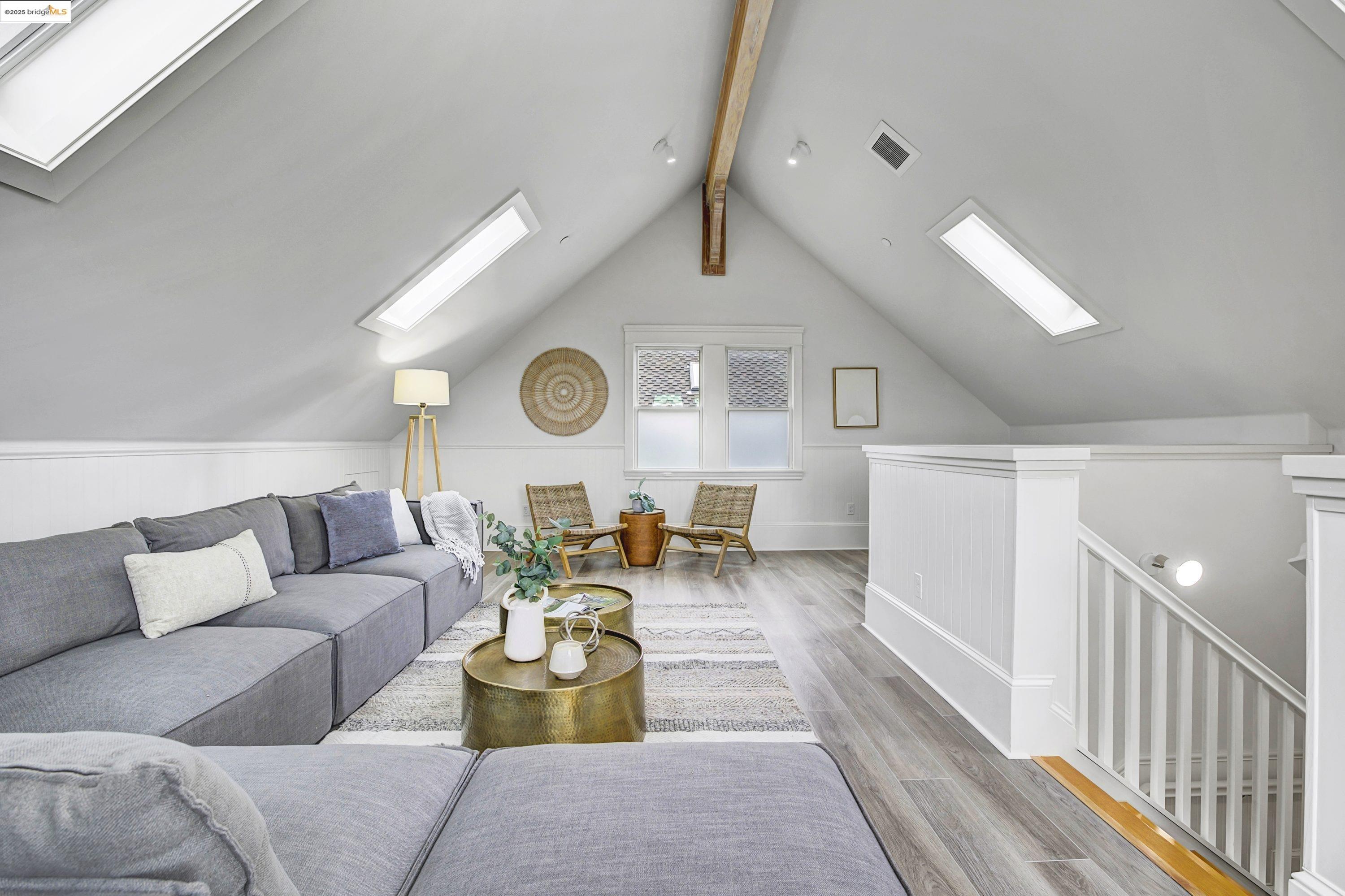 Detail Gallery Image 31 of 39 For 1911 9th St a,  Berkeley,  CA 94710 - 3 Beds | 2/1 Baths