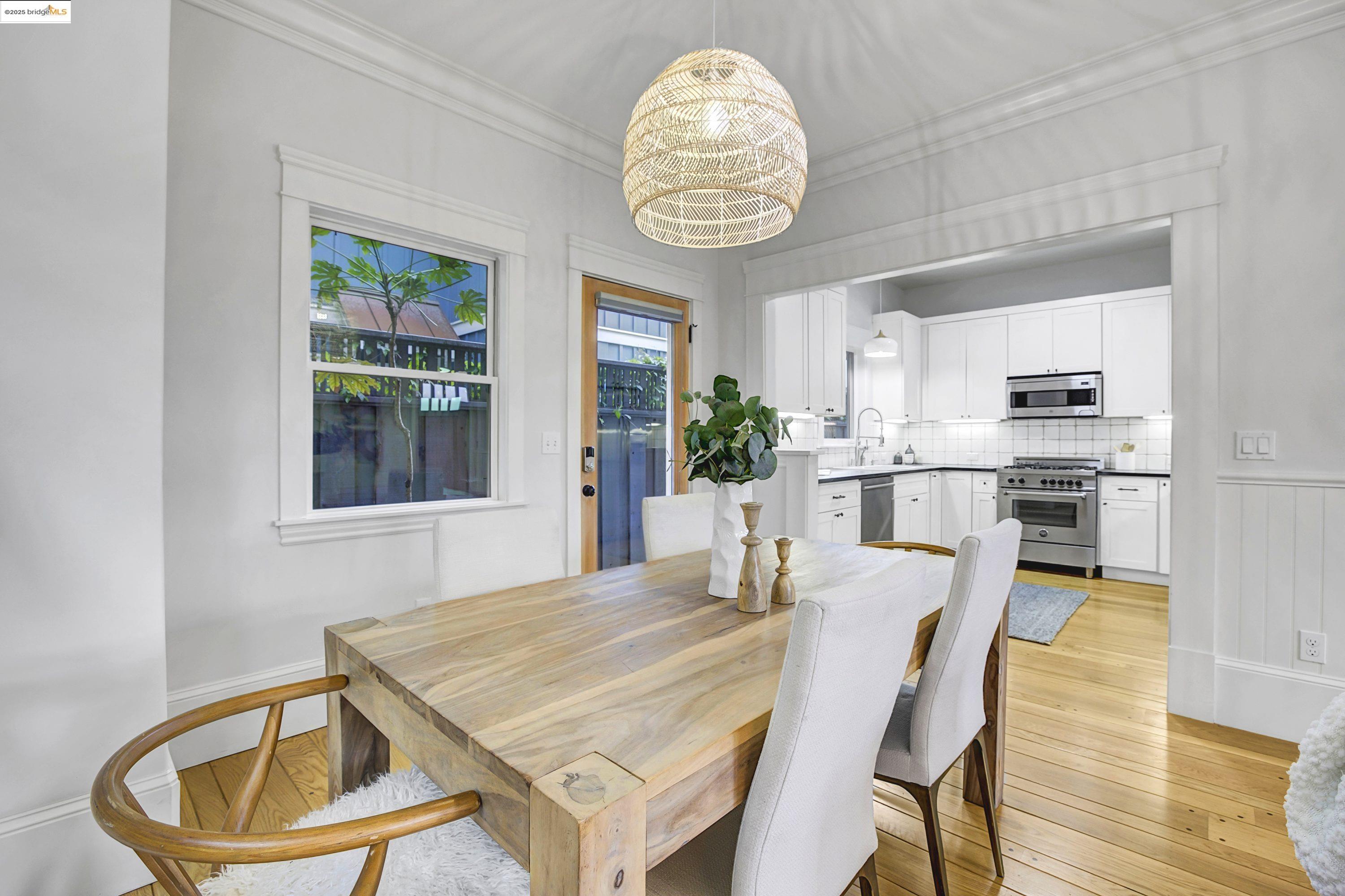 Detail Gallery Image 5 of 39 For 1911 9th St a,  Berkeley,  CA 94710 - 3 Beds | 2/1 Baths