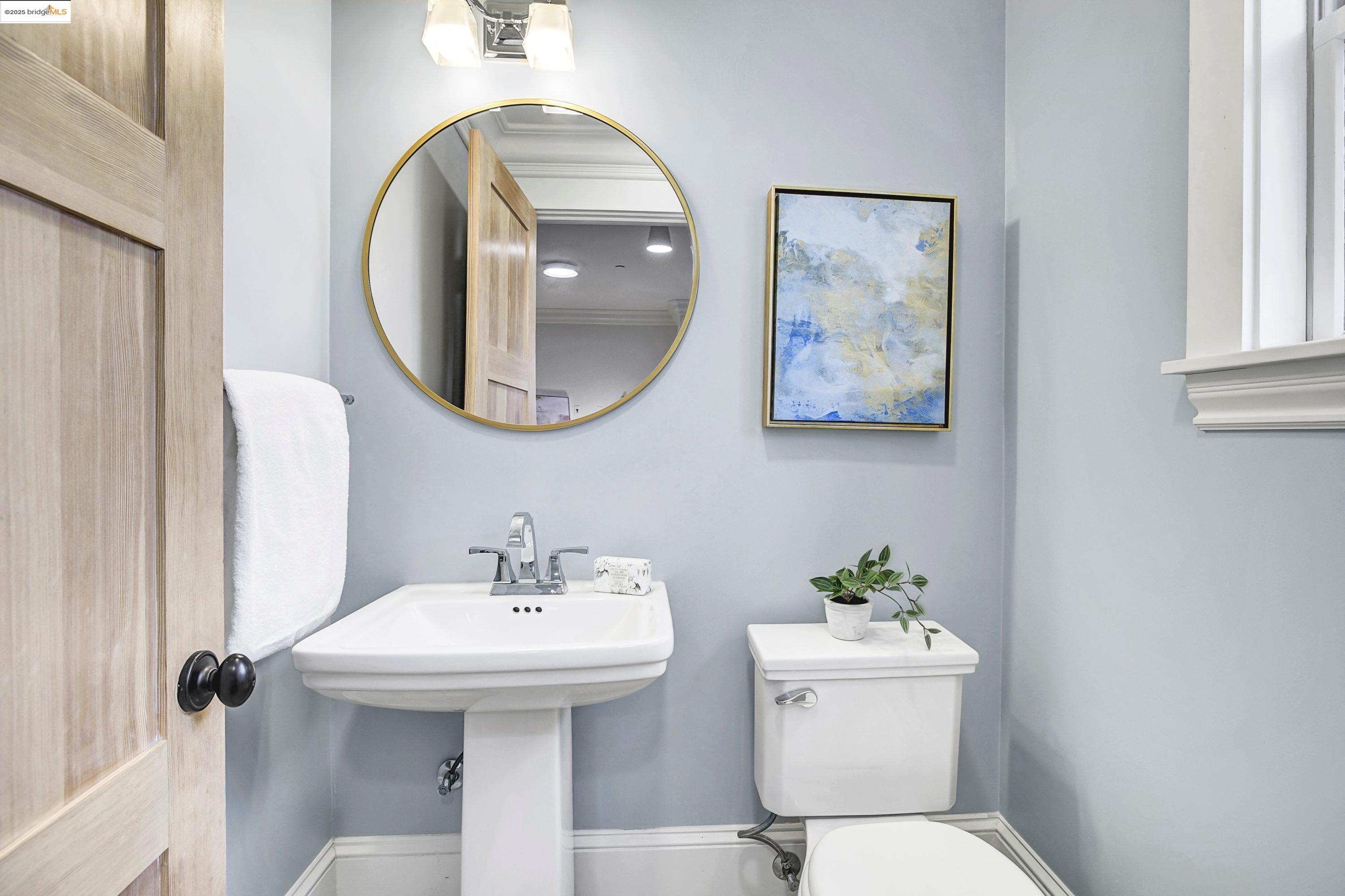 Detail Gallery Image 10 of 39 For 1911 9th St a,  Berkeley,  CA 94710 - 3 Beds | 2/1 Baths