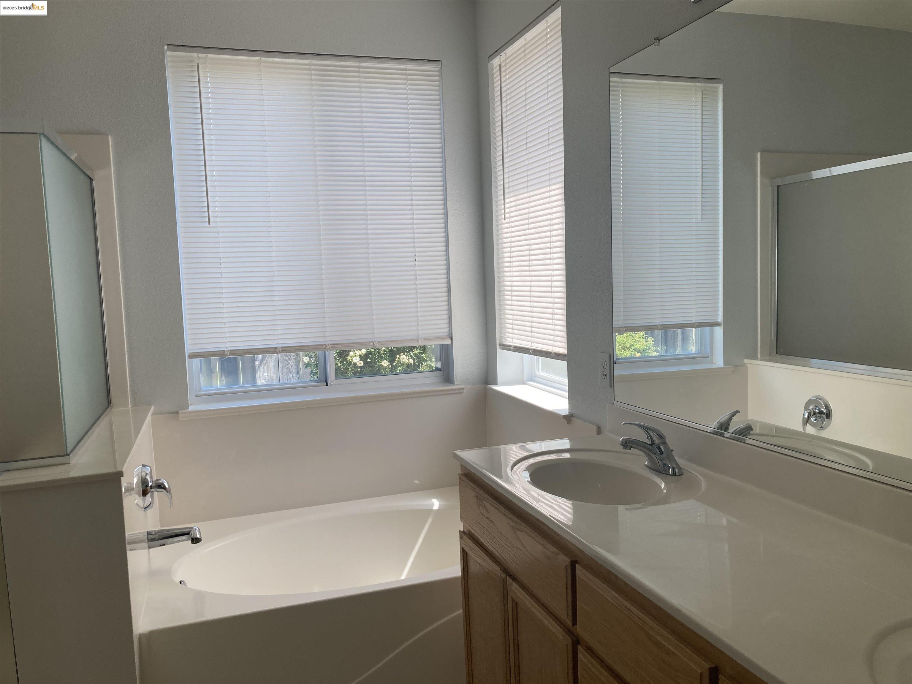 Detail Gallery Image 12 of 33 For 10448 Almanor Circle, Stockton,  CA 95219-9999 - 3 Beds | 2 Baths