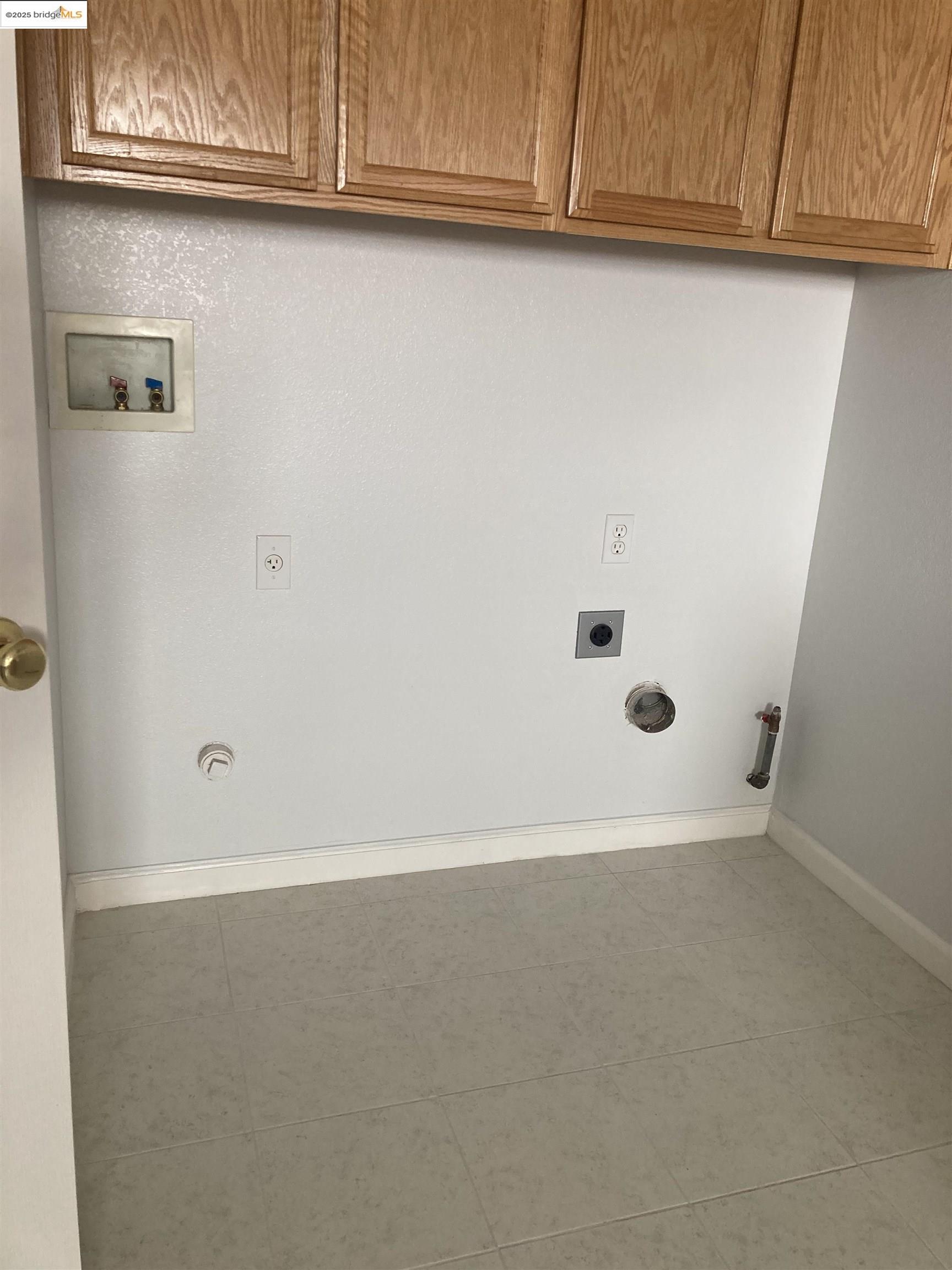 Detail Gallery Image 18 of 33 For 10448 Almanor Circle, Stockton,  CA 95219-9999 - 3 Beds | 2 Baths