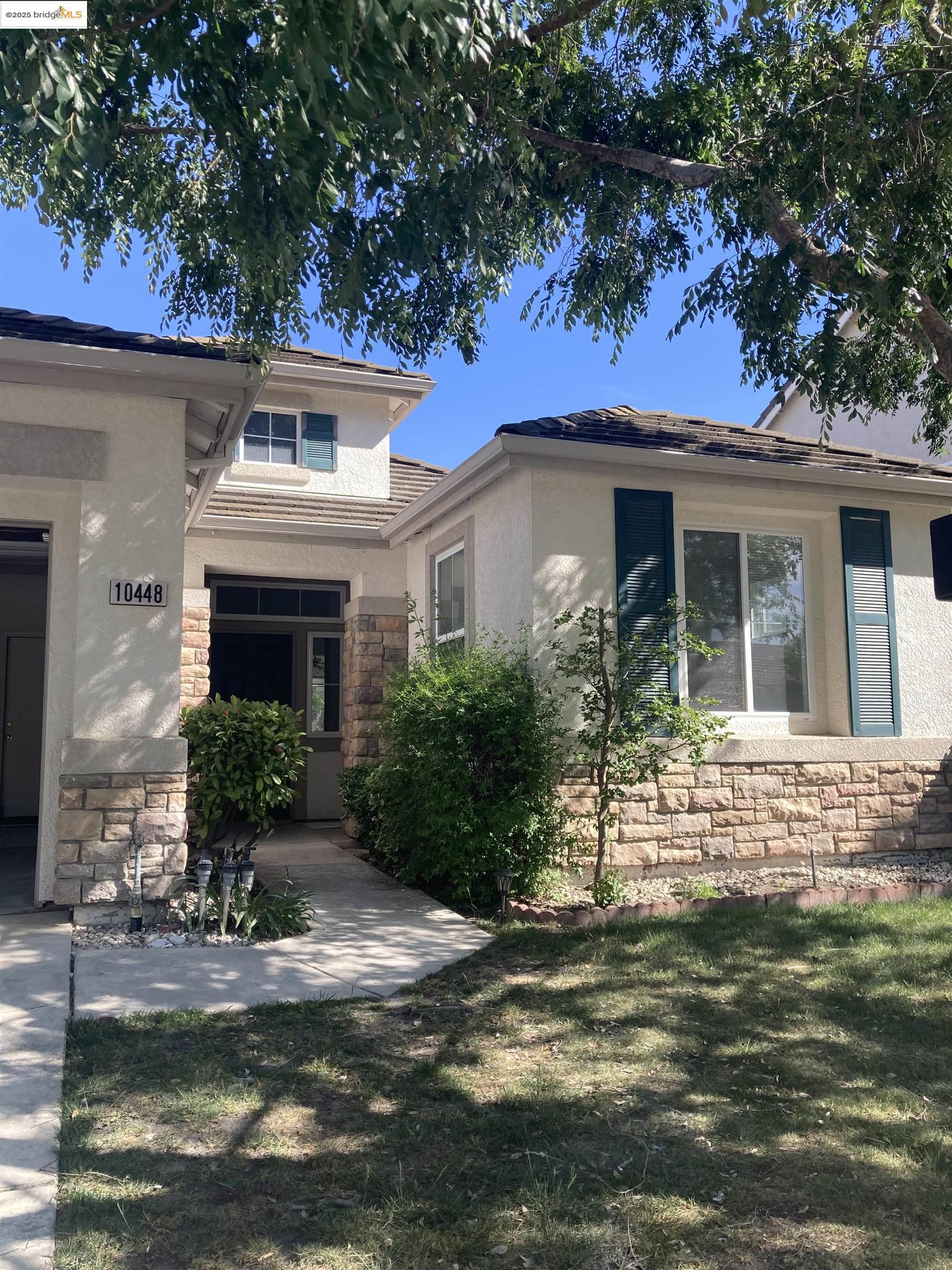 Detail Gallery Image 3 of 33 For 10448 Almanor Circle, Stockton,  CA 95219-9999 - 3 Beds | 2 Baths