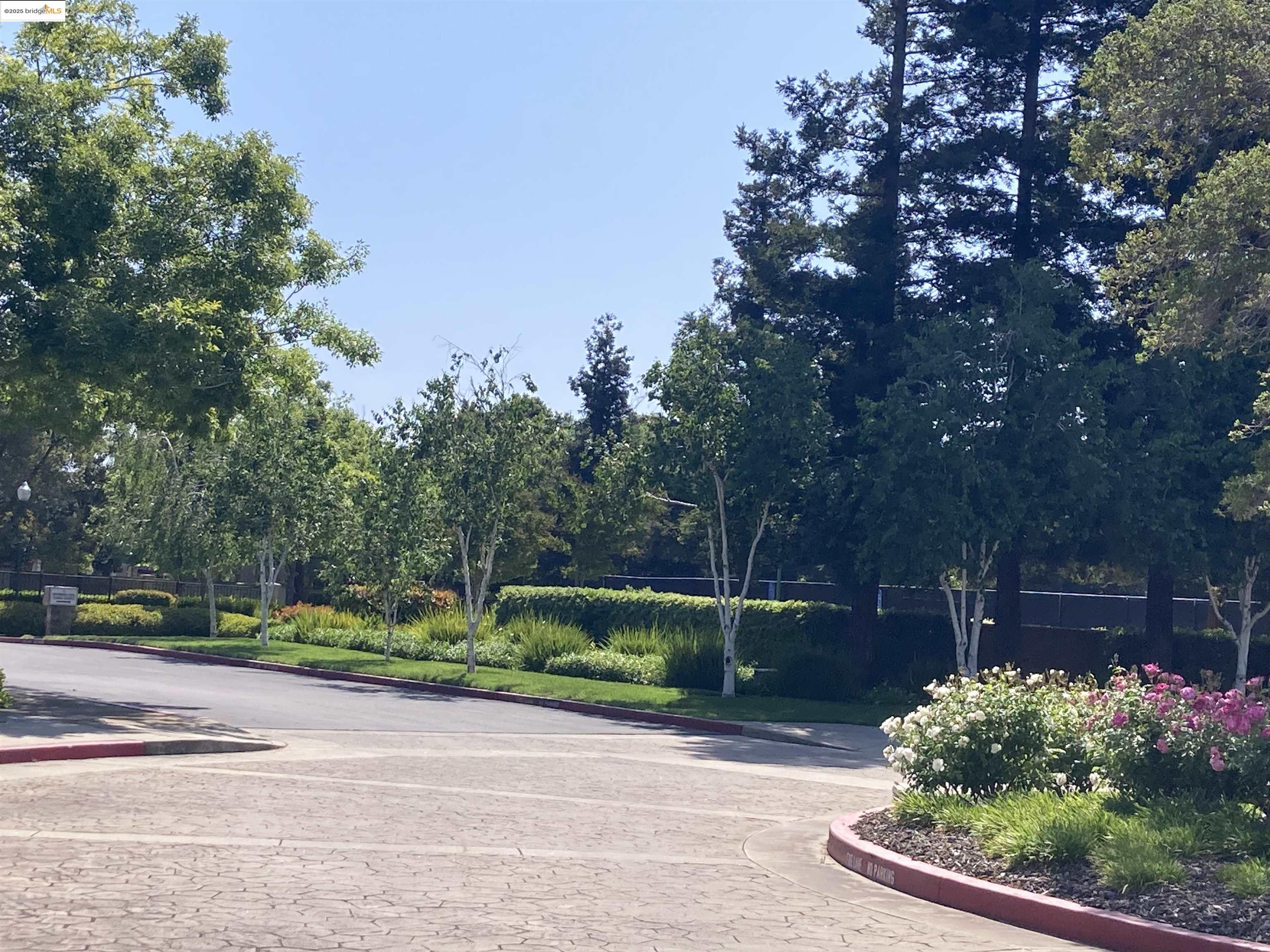 Detail Gallery Image 25 of 33 For 10448 Almanor Circle, Stockton,  CA 95219-9999 - 3 Beds | 2 Baths