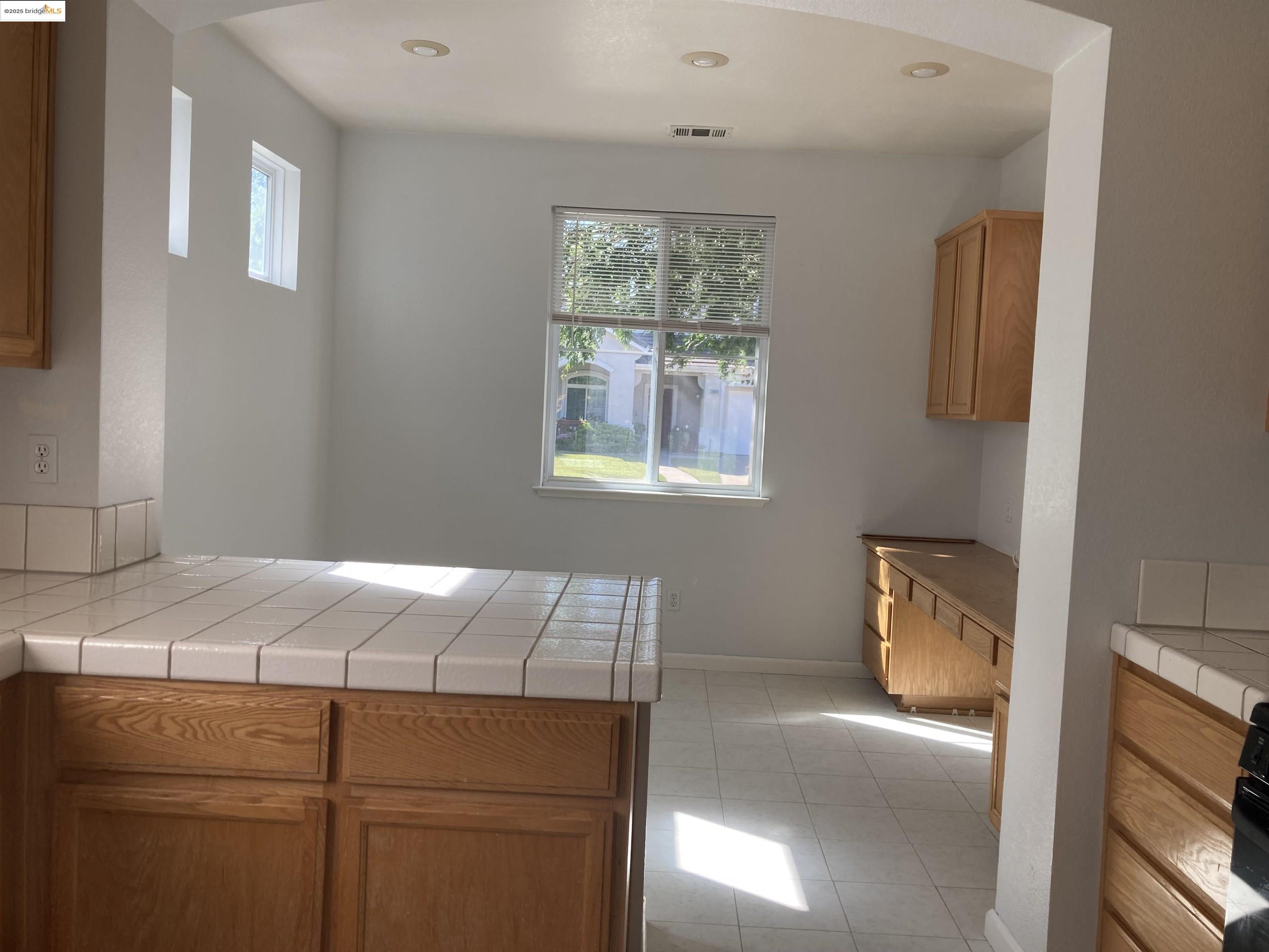 Detail Gallery Image 30 of 33 For 10448 Almanor Circle, Stockton,  CA 95219-9999 - 3 Beds | 2 Baths