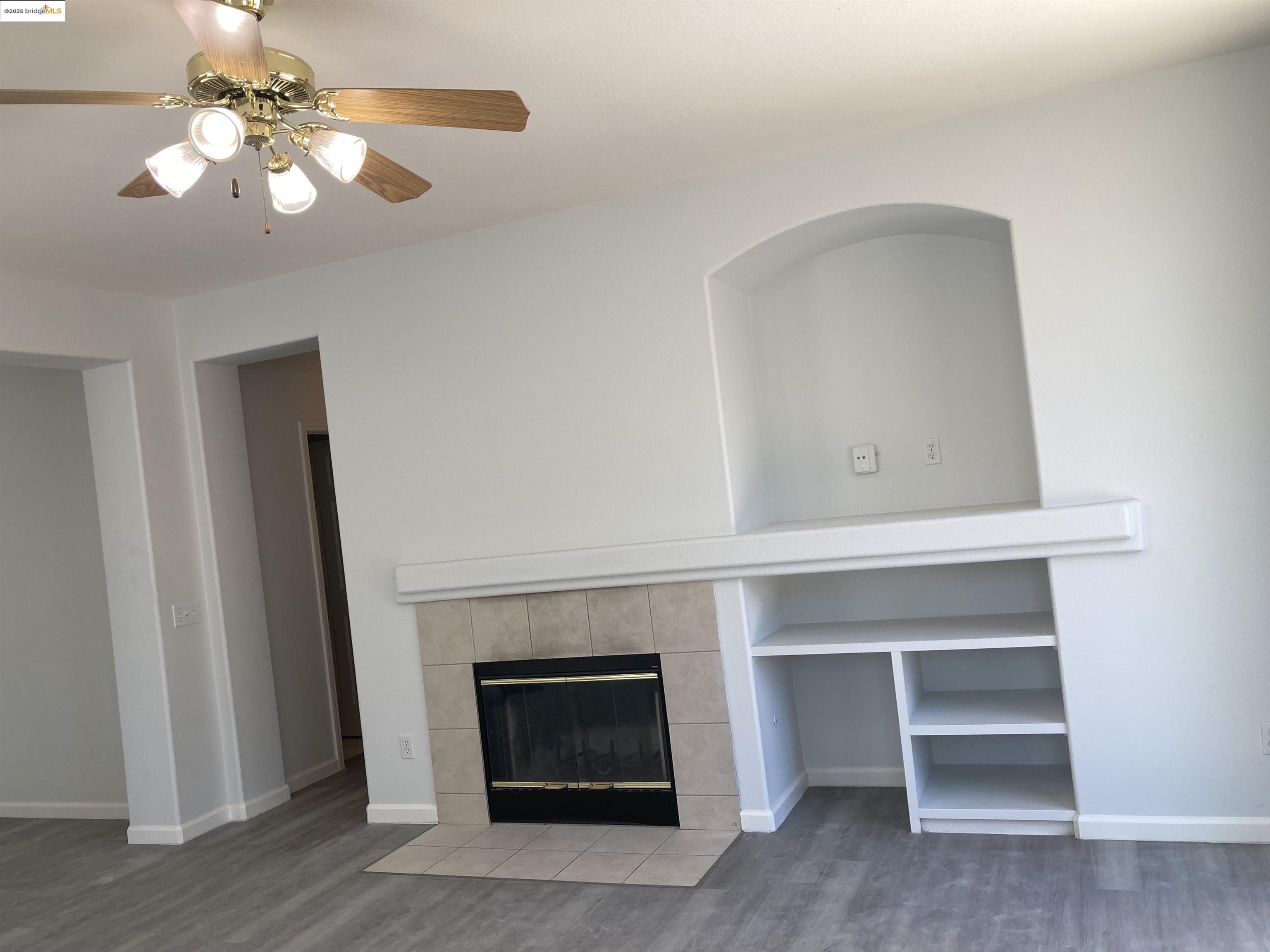 Detail Gallery Image 4 of 33 For 10448 Almanor Circle, Stockton,  CA 95219-9999 - 3 Beds | 2 Baths