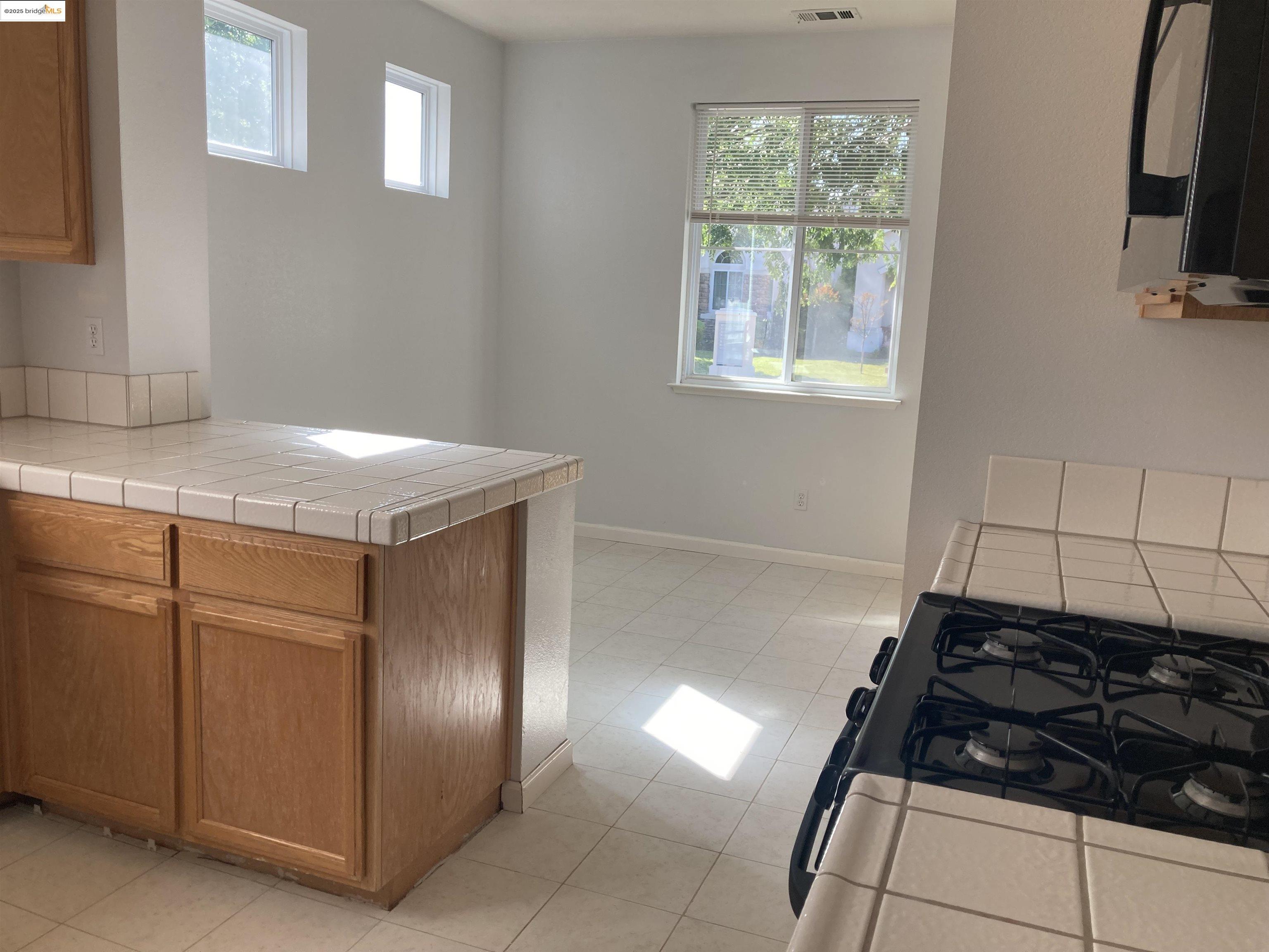 Detail Gallery Image 33 of 33 For 10448 Almanor Circle, Stockton,  CA 95219-9999 - 3 Beds | 2 Baths