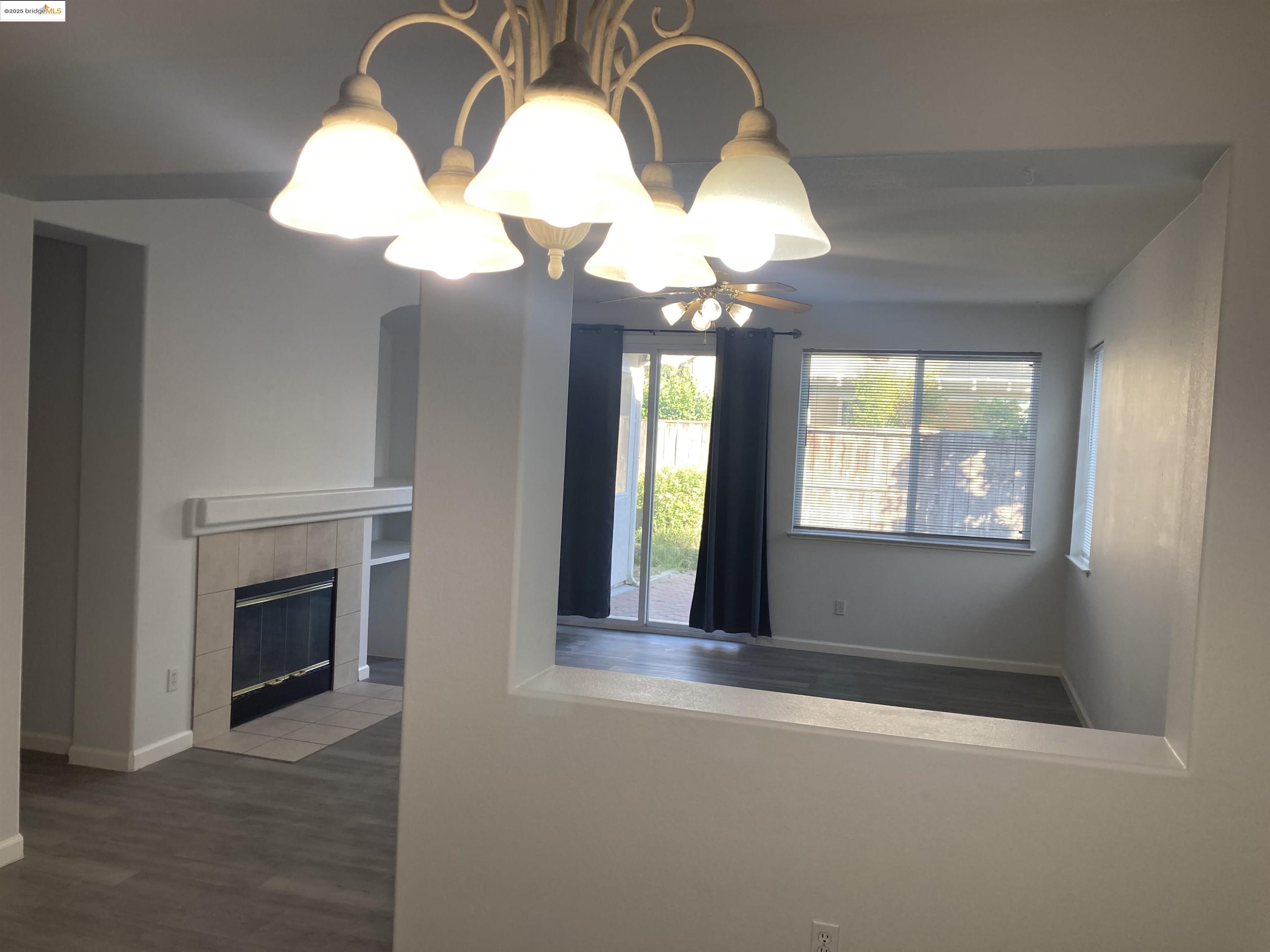 Detail Gallery Image 6 of 33 For 10448 Almanor Circle, Stockton,  CA 95219-9999 - 3 Beds | 2 Baths