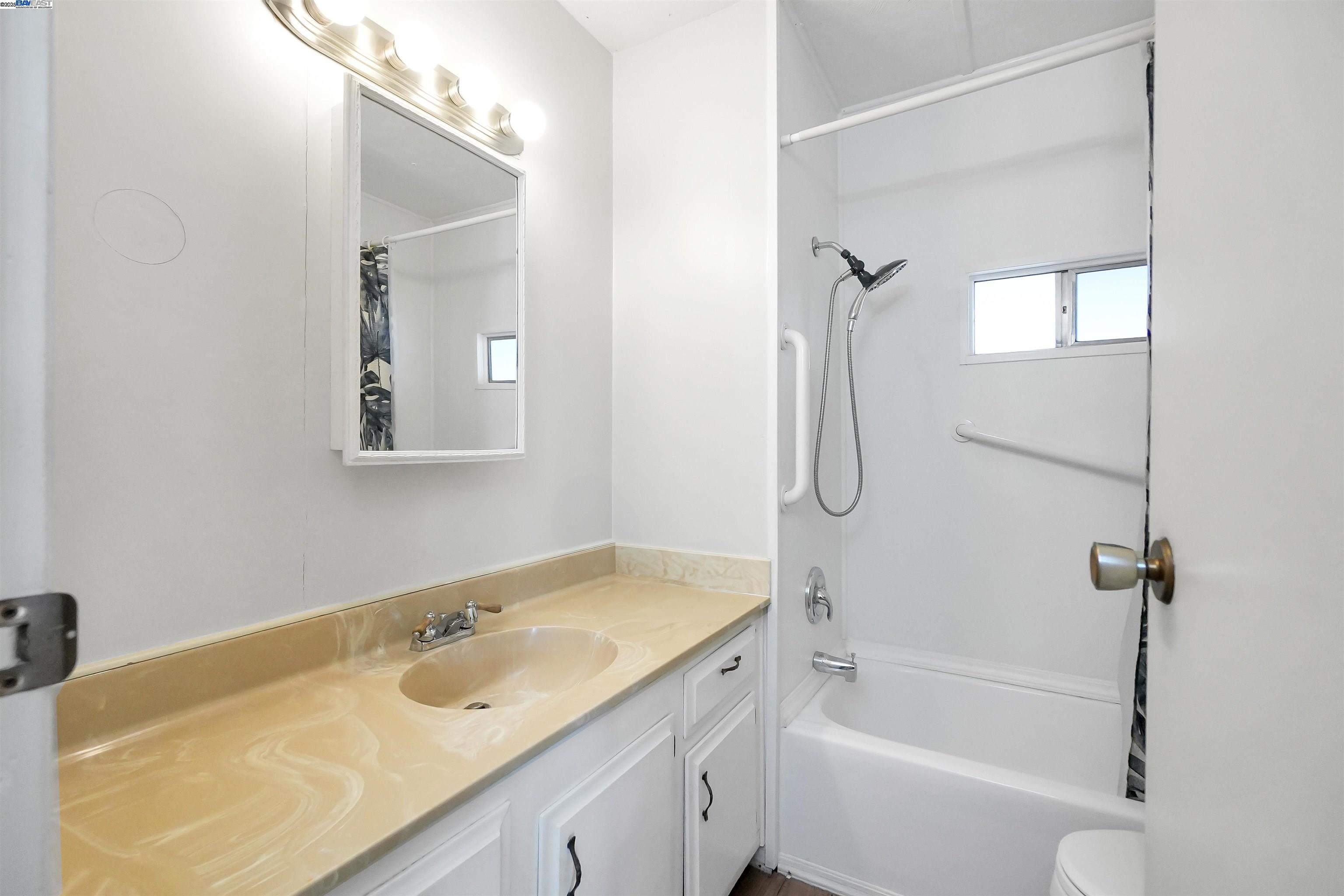 Detail Gallery Image 18 of 27 For 1200 W Winton Ave #89,  Hayward,  CA 94545 - 2 Beds | 1 Baths