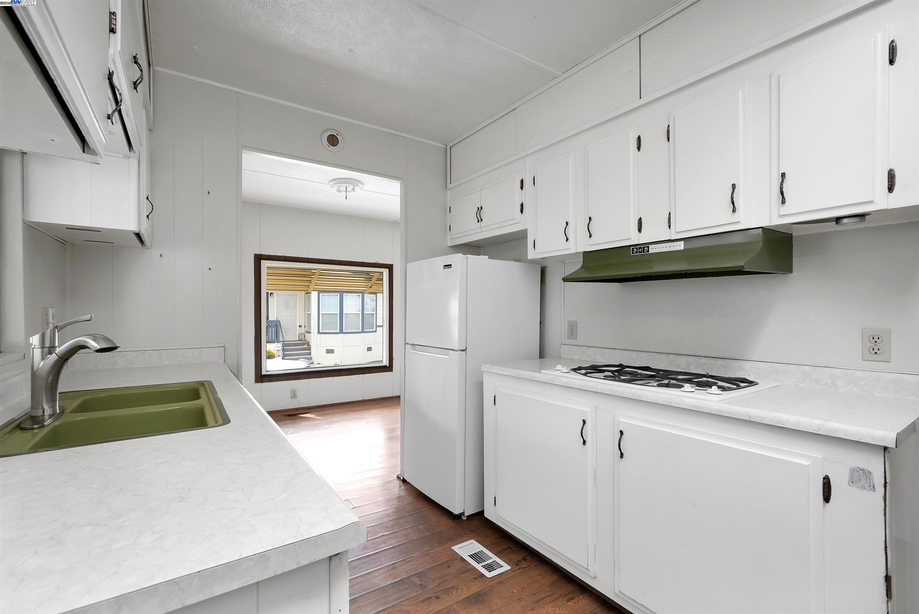 Detail Gallery Image 5 of 27 For 1200 W Winton Ave #89,  Hayward,  CA 94545 - 2 Beds | 1 Baths