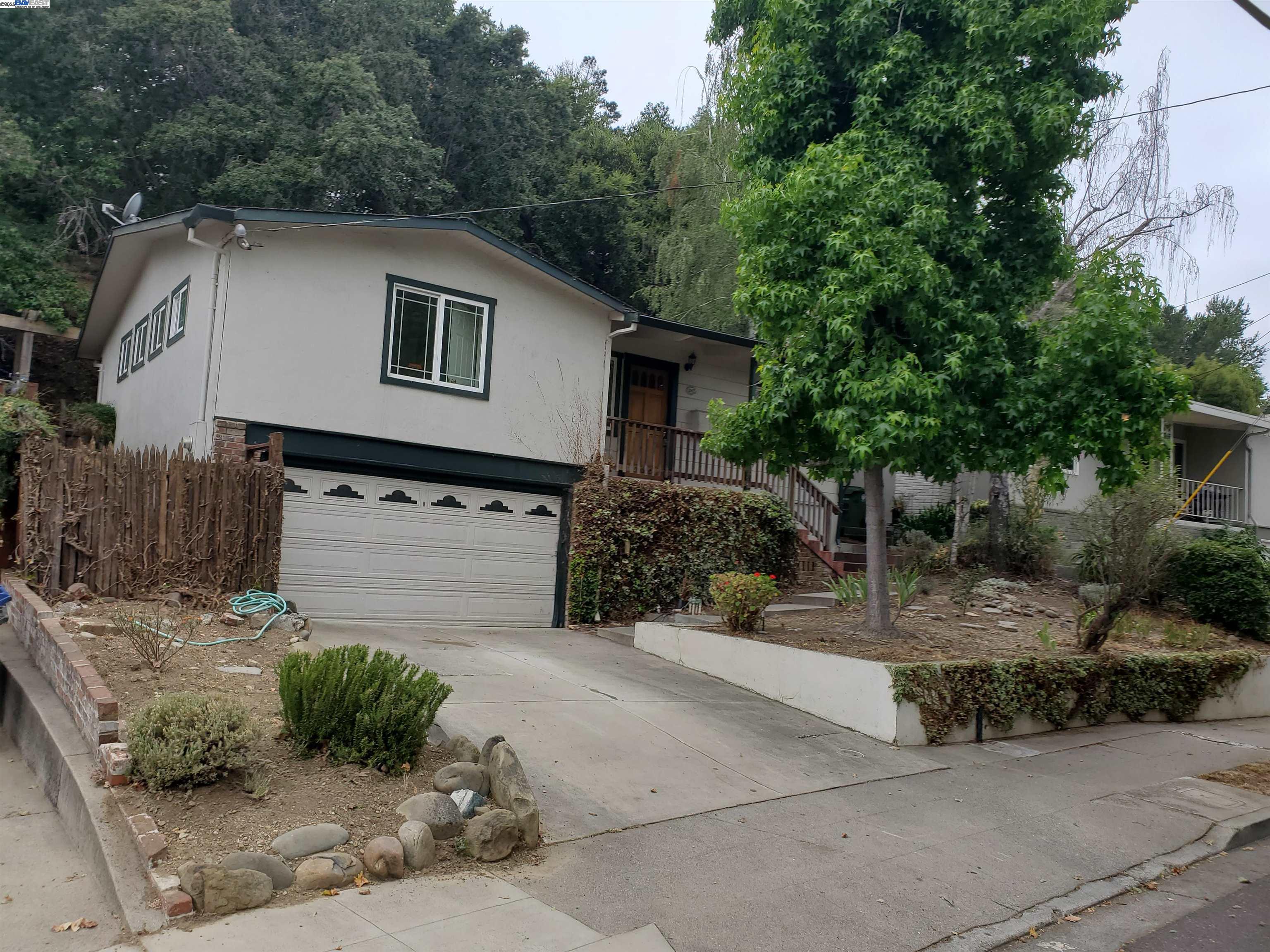 Detail Gallery Image 1 of 1 For 18425 Joseph Dr, Castro Valley,  CA 94546 - 3 Beds | 2 Baths