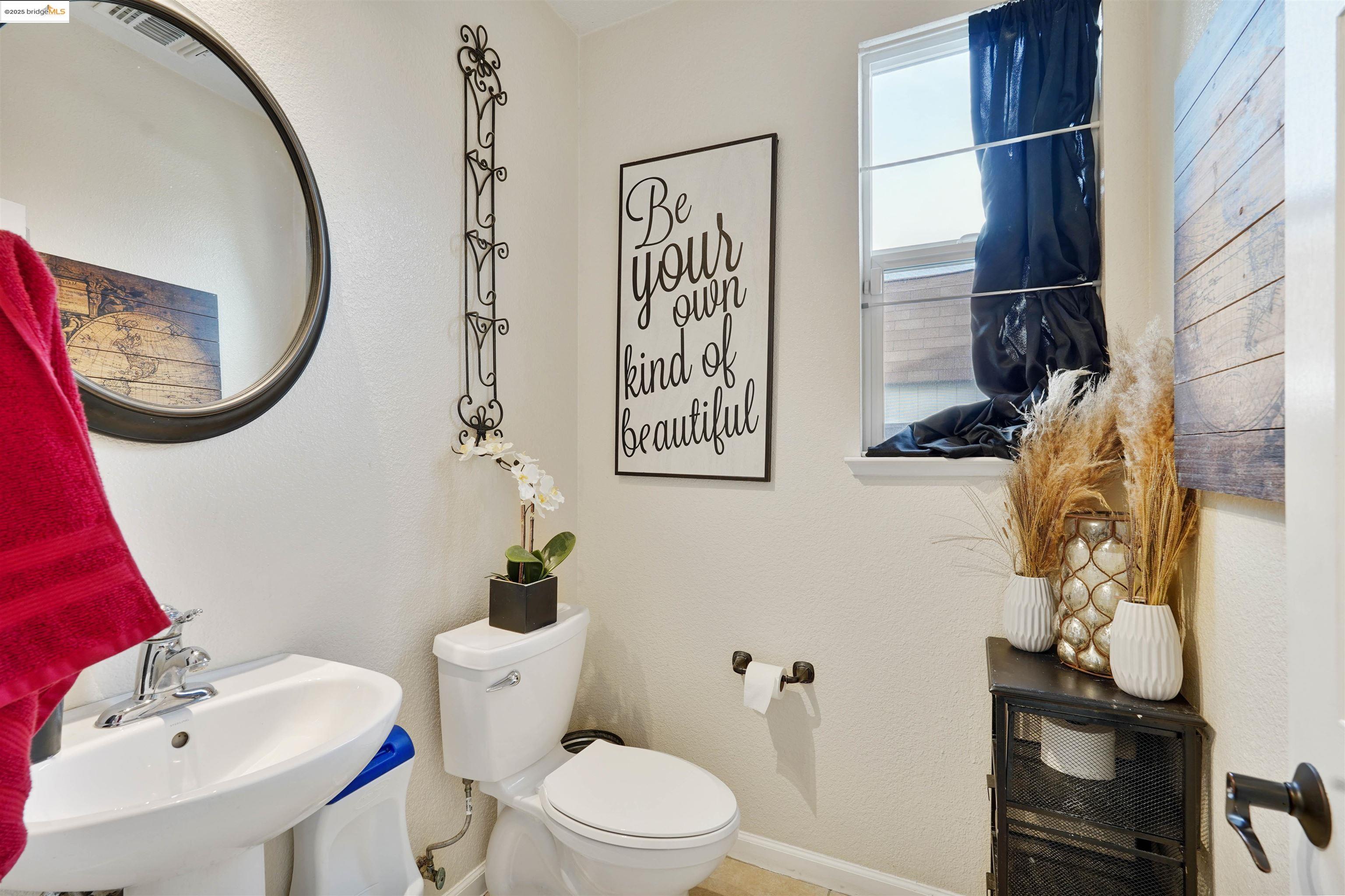 Detail Gallery Image 17 of 47 For 1410 Valley Glen Dr, Dixon,  CA 95620 - 4 Beds | 2/1 Baths
