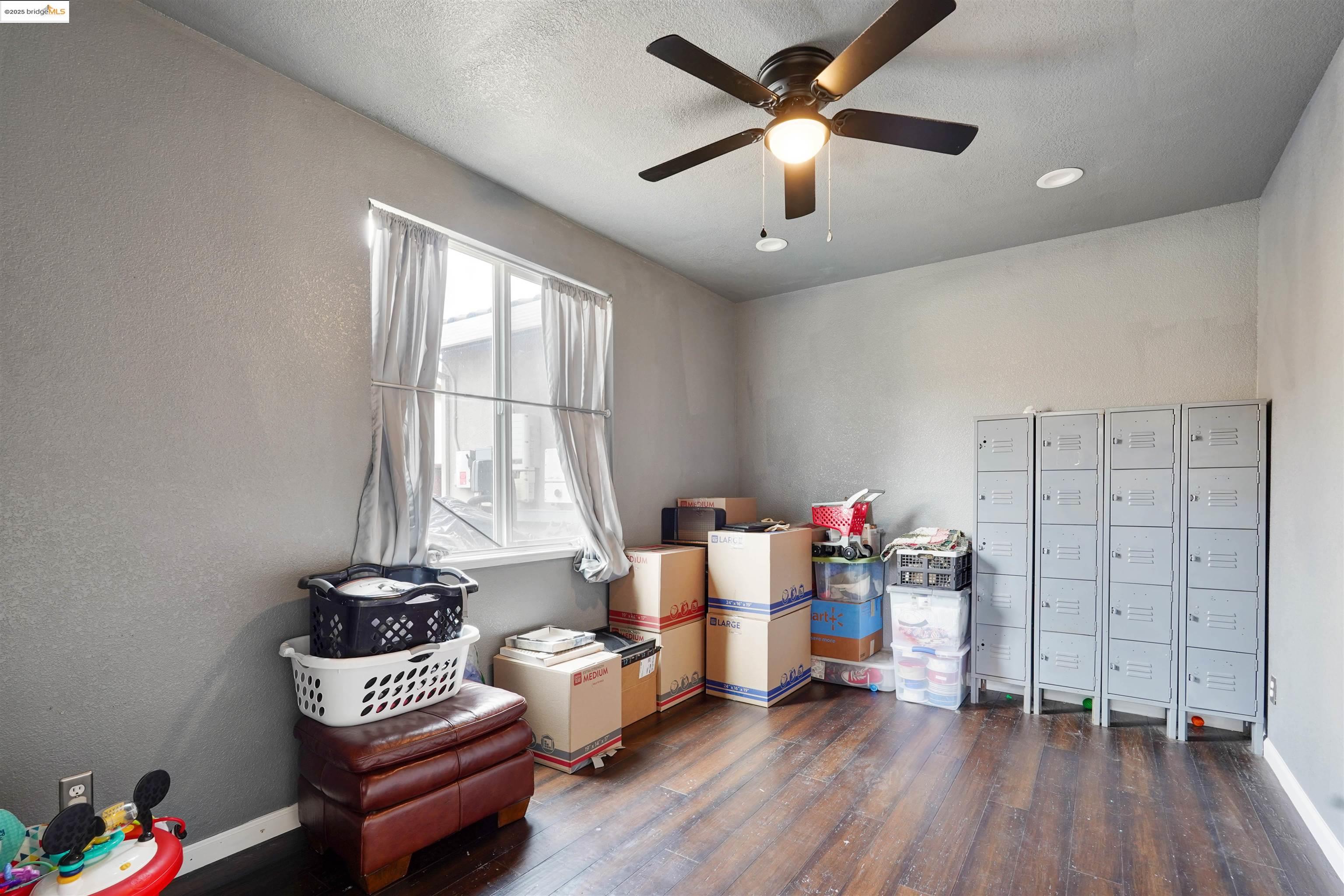 Detail Gallery Image 21 of 47 For 1410 Valley Glen Dr, Dixon,  CA 95620 - 4 Beds | 2/1 Baths