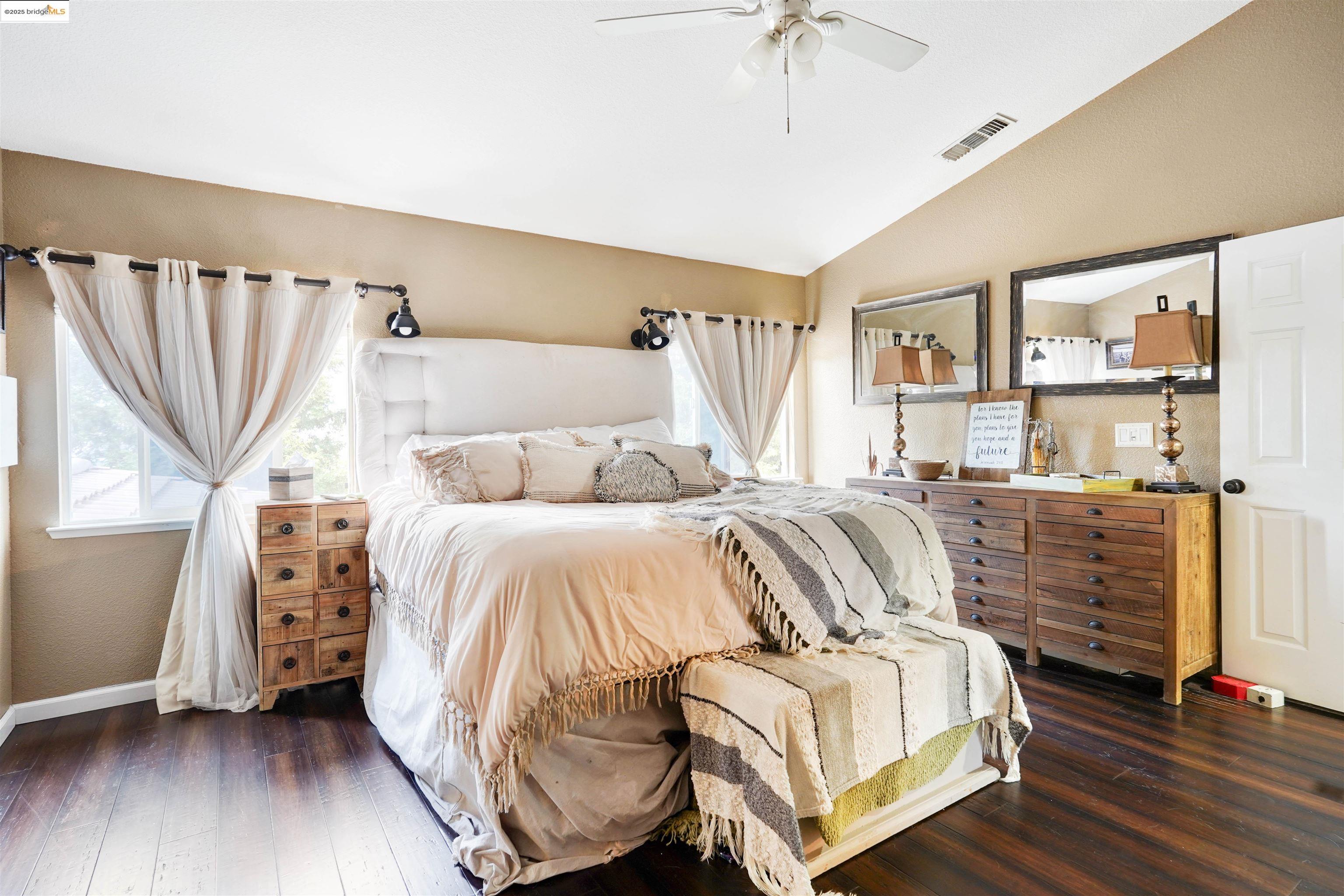 Detail Gallery Image 26 of 47 For 1410 Valley Glen Dr, Dixon,  CA 95620 - 4 Beds | 2/1 Baths